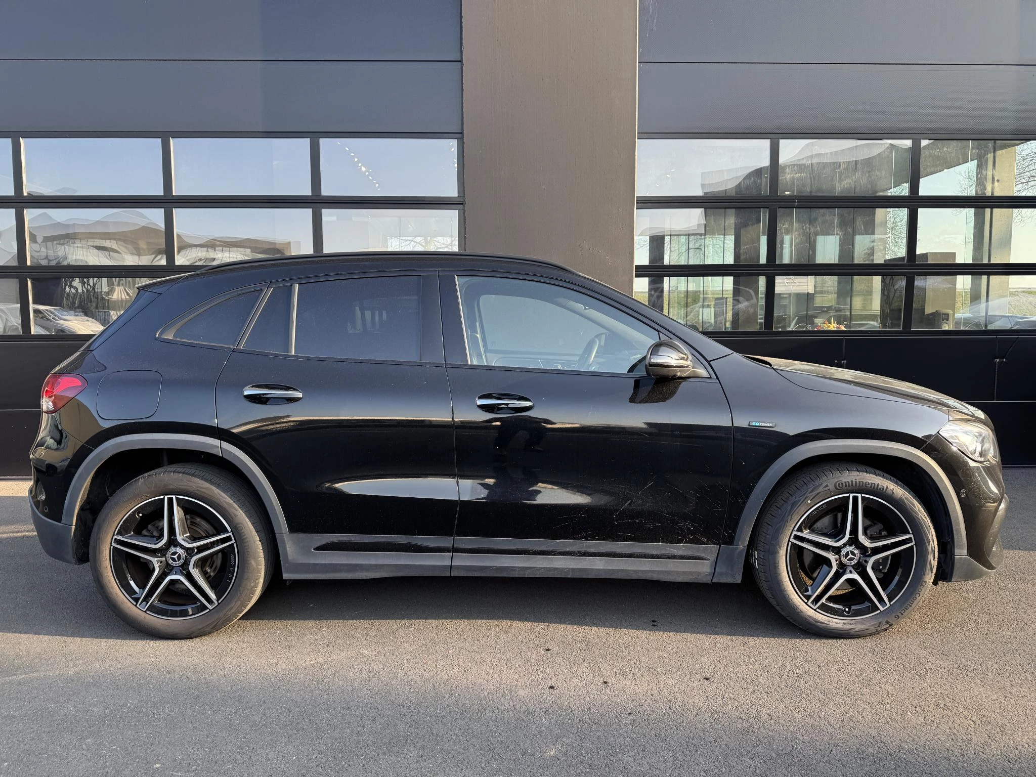 Mercedes-Benz GLA 250 e AMG Line + LEDER + MEMORY + CARPLAY + MULTIBEAM LED +