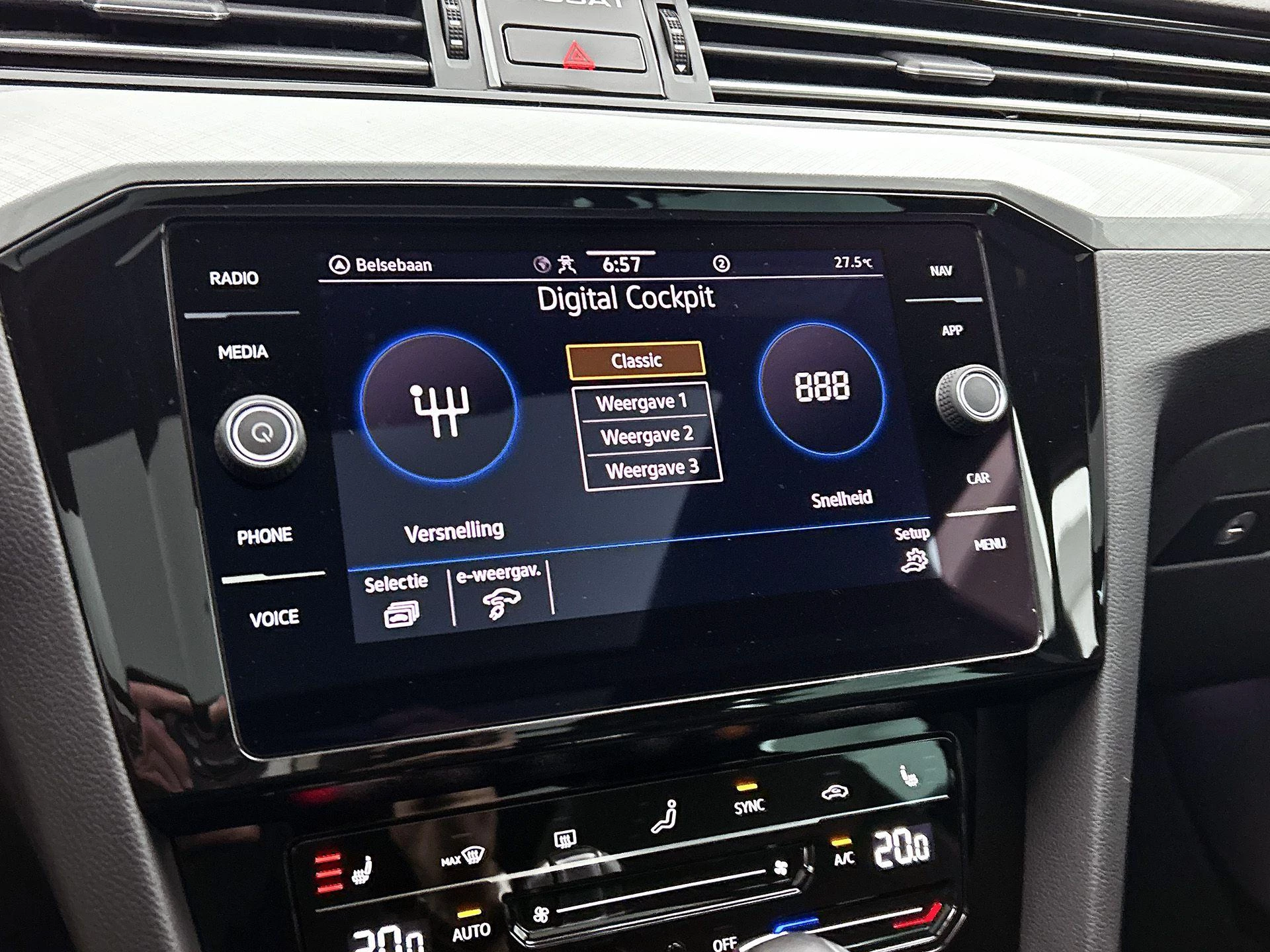 Volkswagen-Passat-image-13