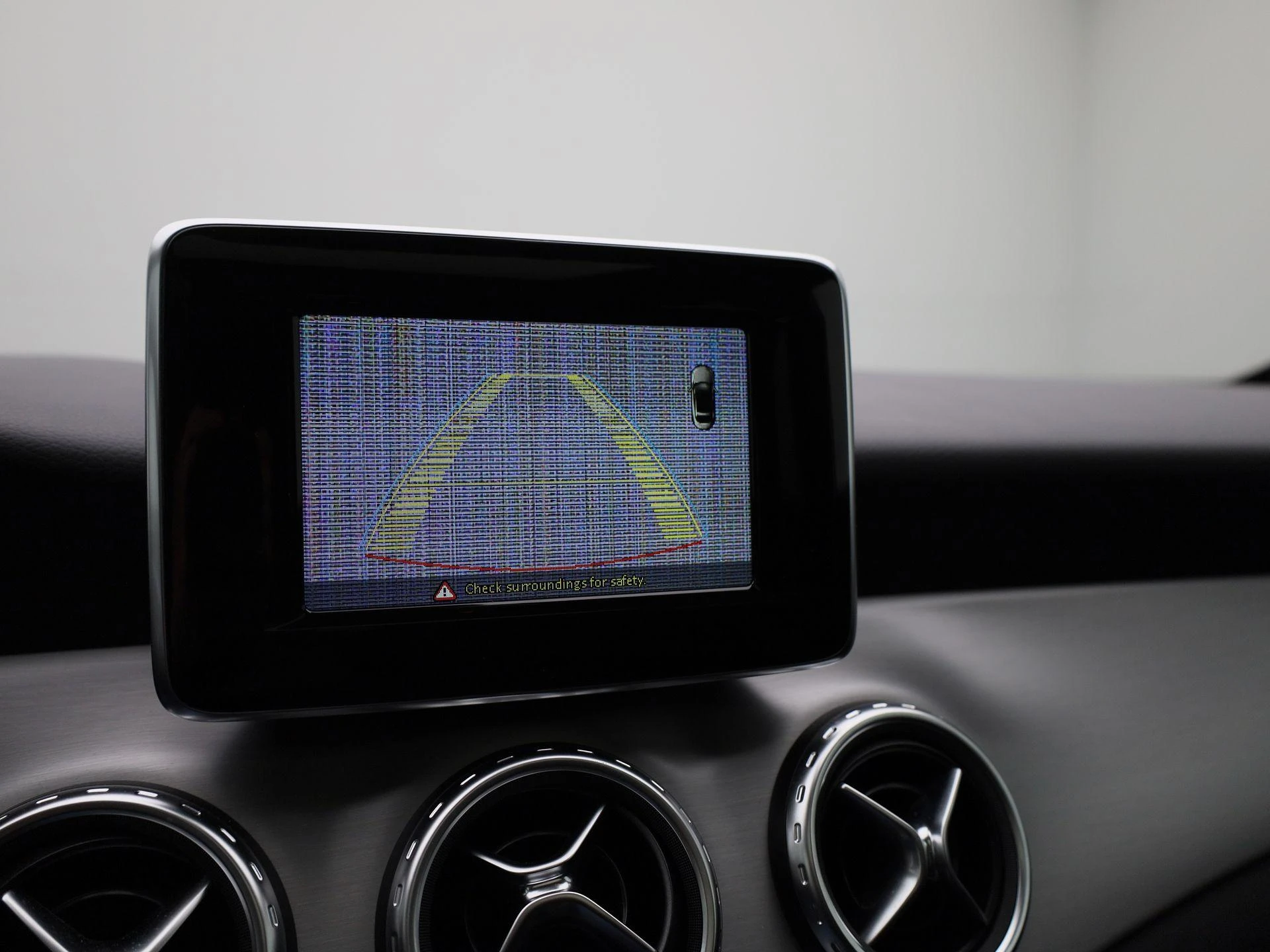 Mercedes-Benz-GLA-image-23
