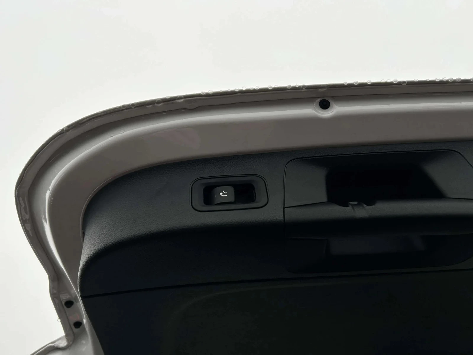 Mercedes-Benz-EQA-image-22