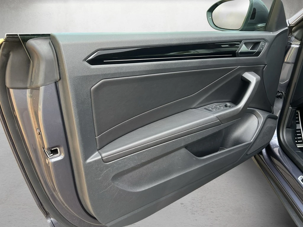 Volkswagen-T-Roc-image-5