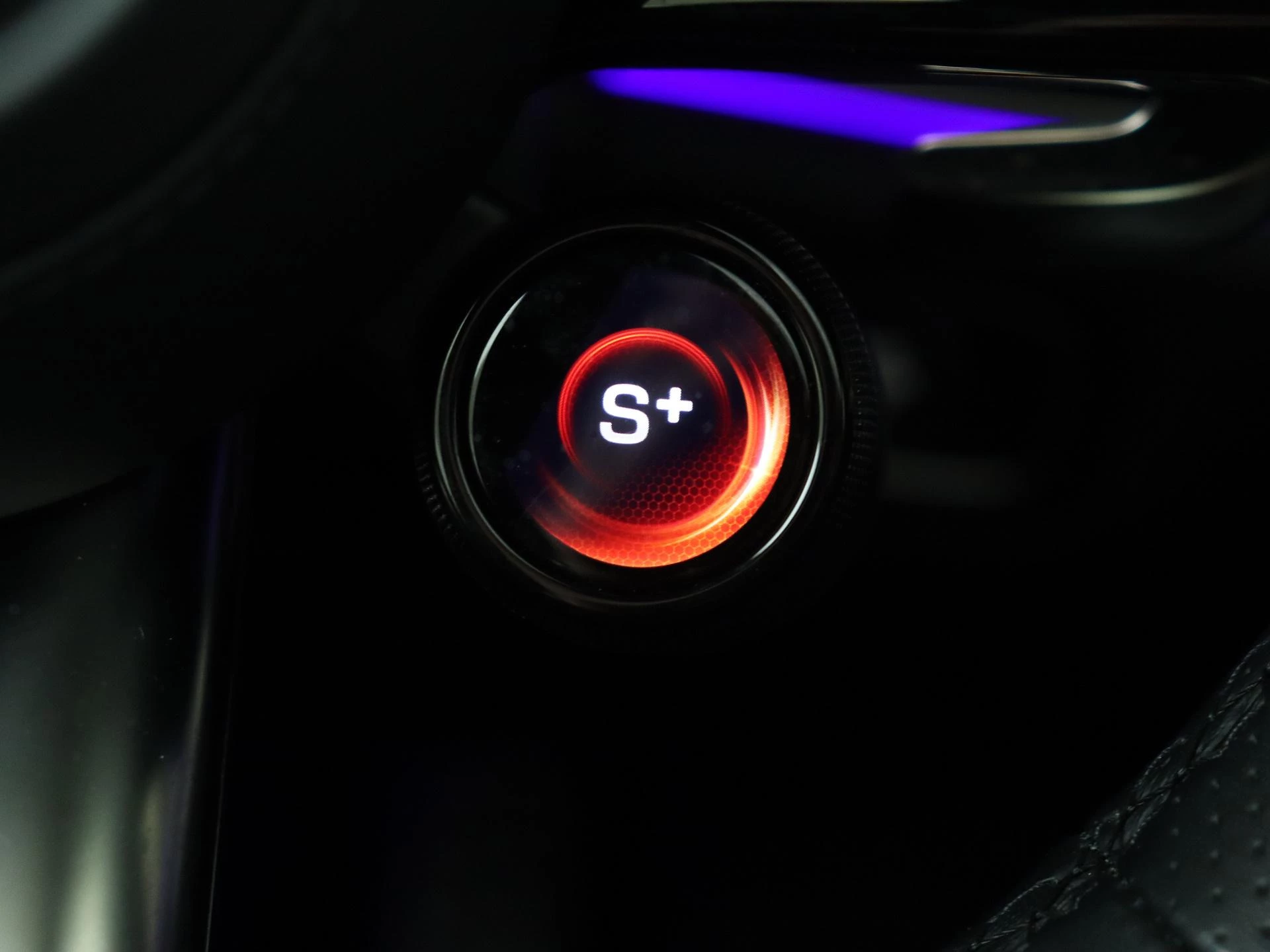 Mercedes-Benz-GLE-image-24