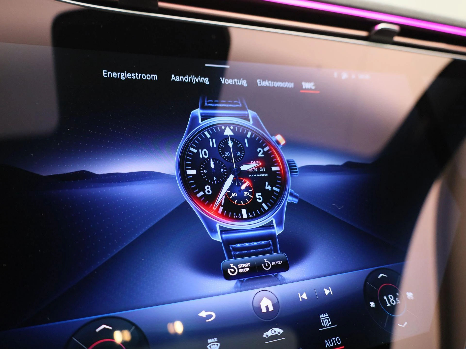 Mercedes-Benz-EQE-image-38