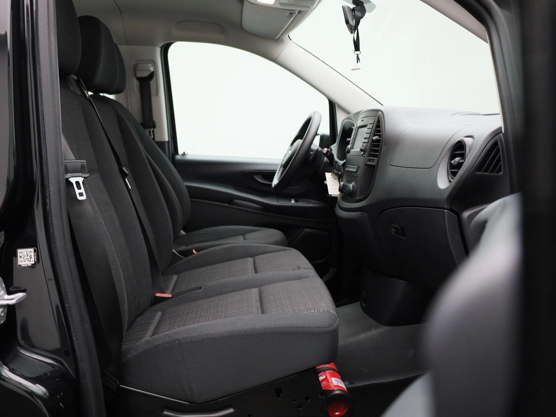 Mercedes-Benz-Vito-image-11