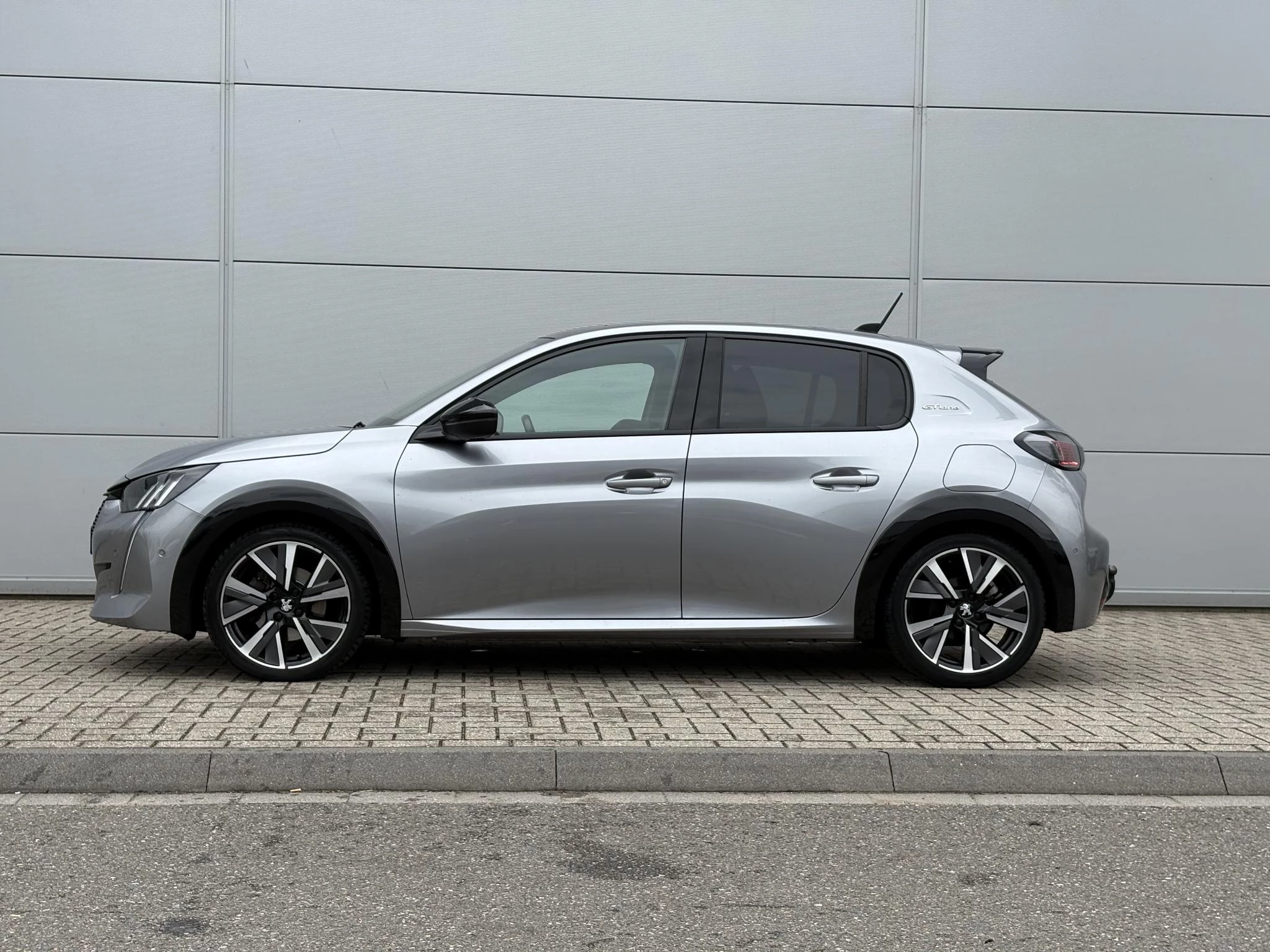 Peugeot-208-image-2