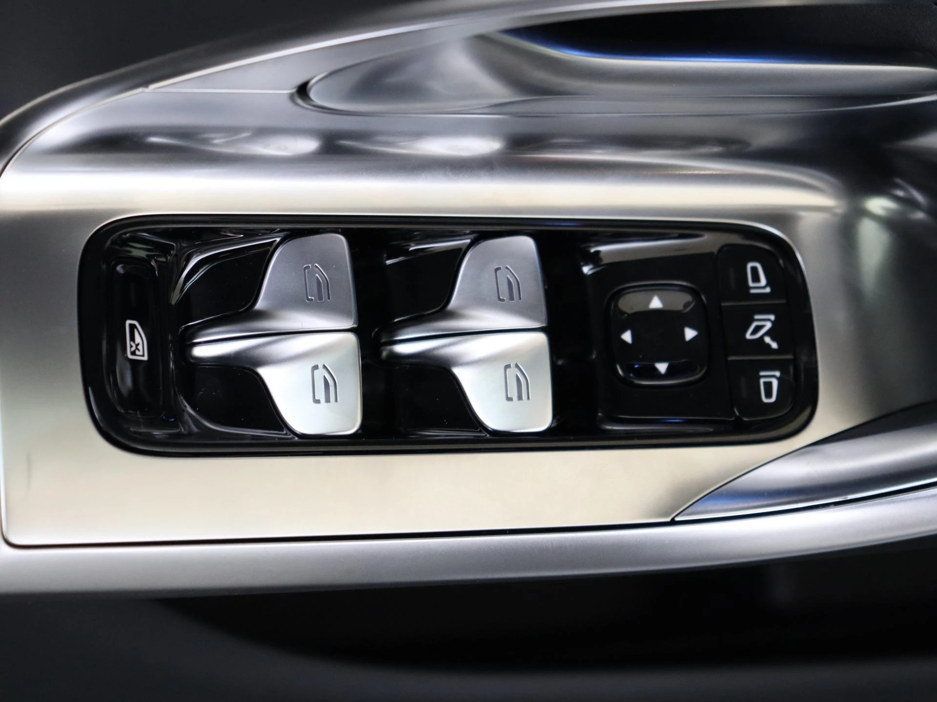 Mercedes-Benz-C-Klasse-image-25