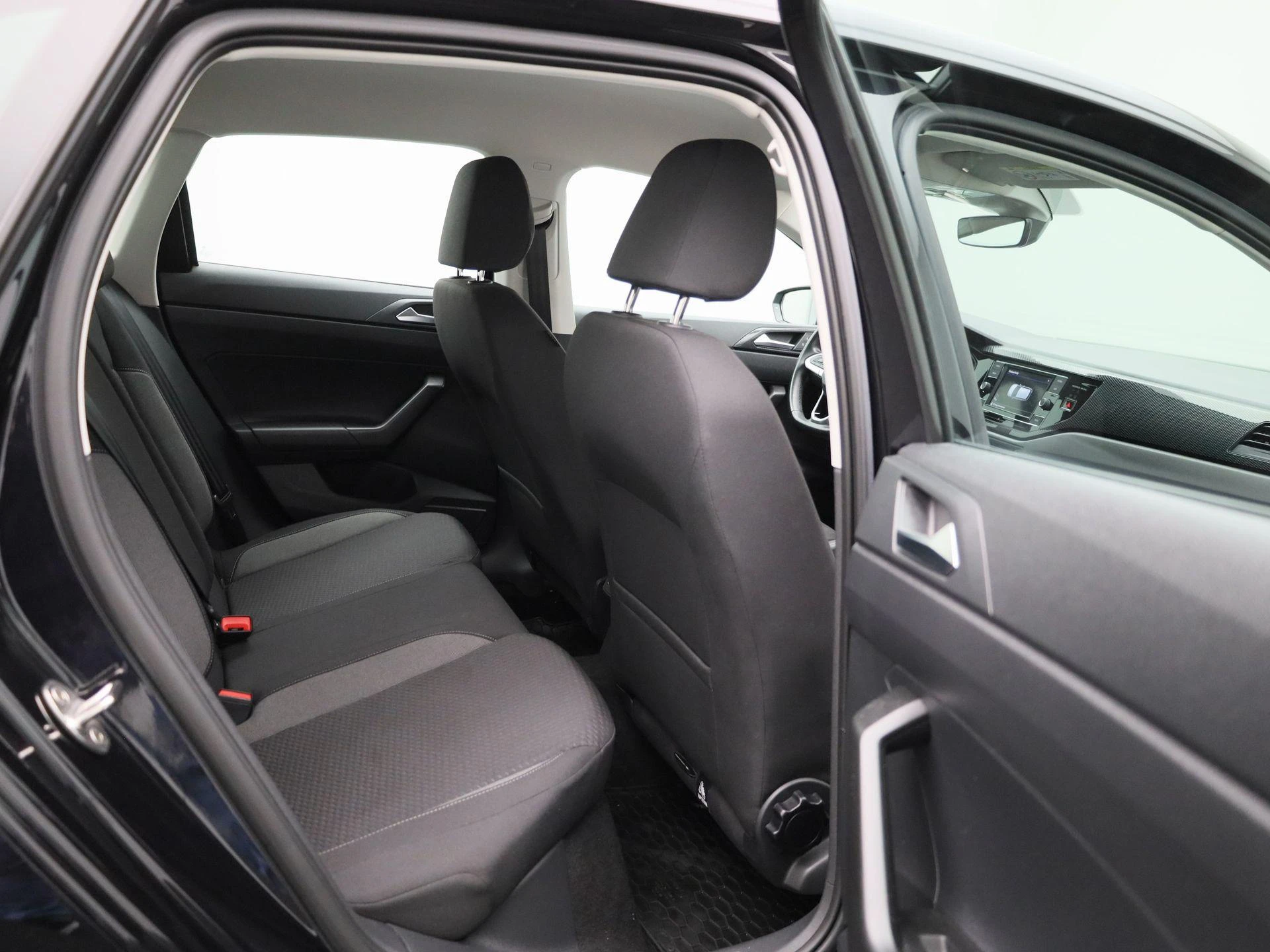 Volkswagen-Polo-image-31