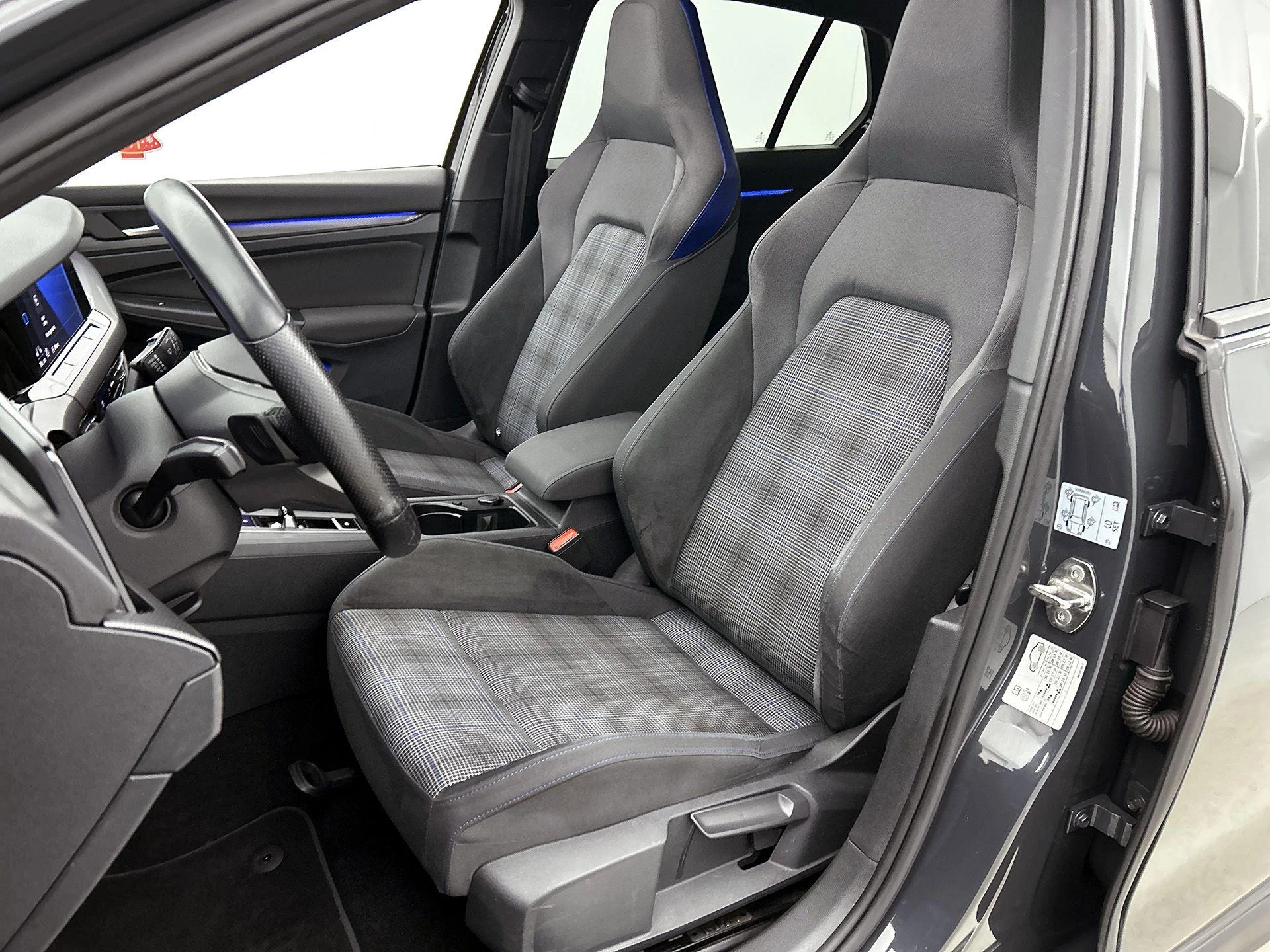 Volkswagen-Golf-image-40