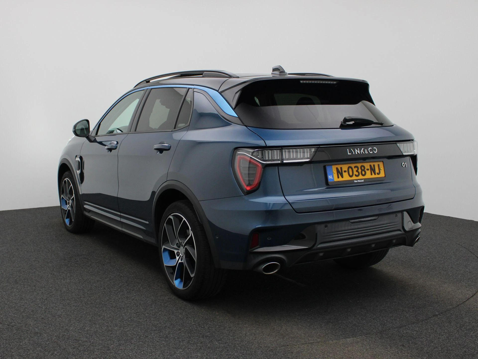 Lynk & Co-01-image-1