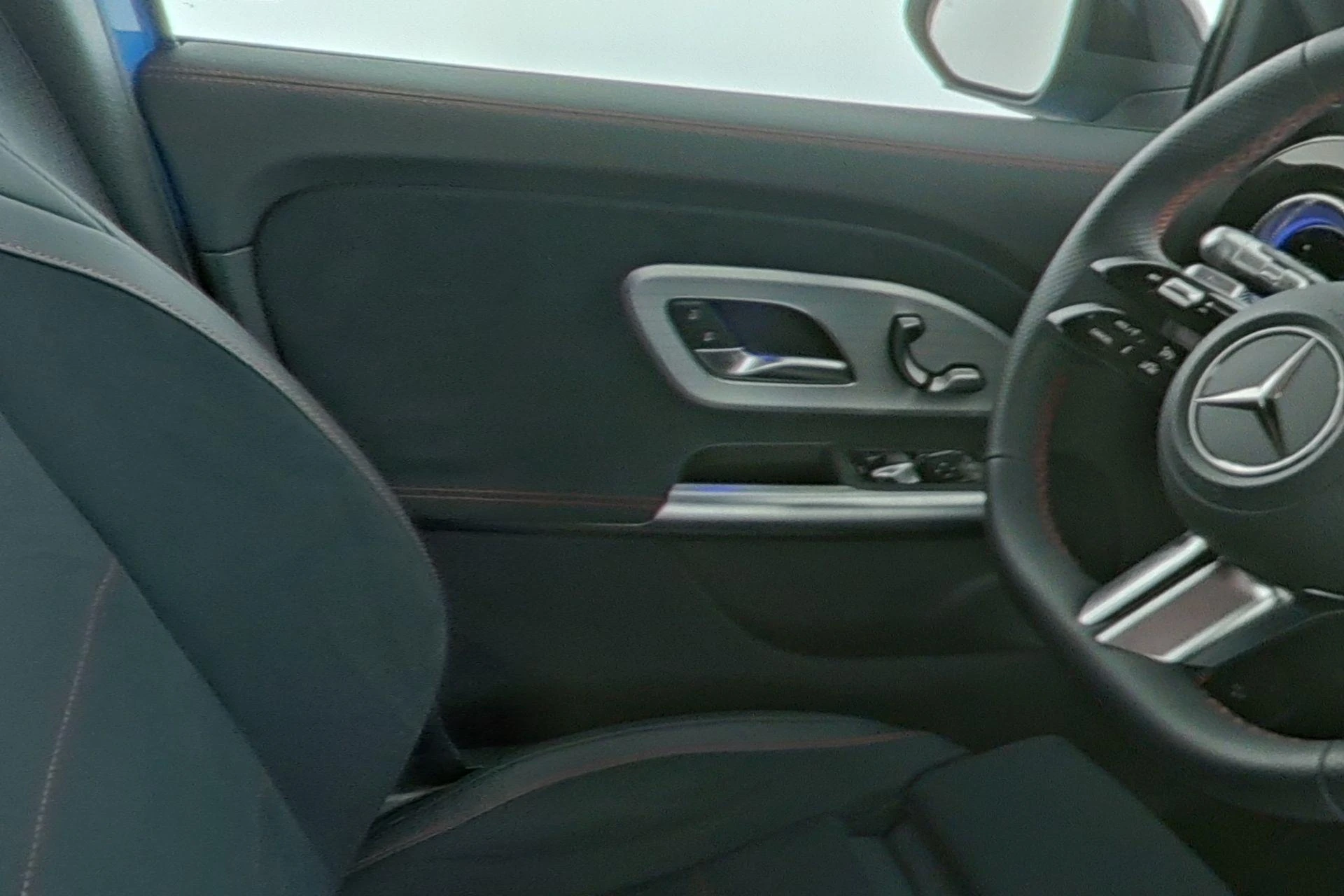 Mercedes-Benz-GLB-image-15