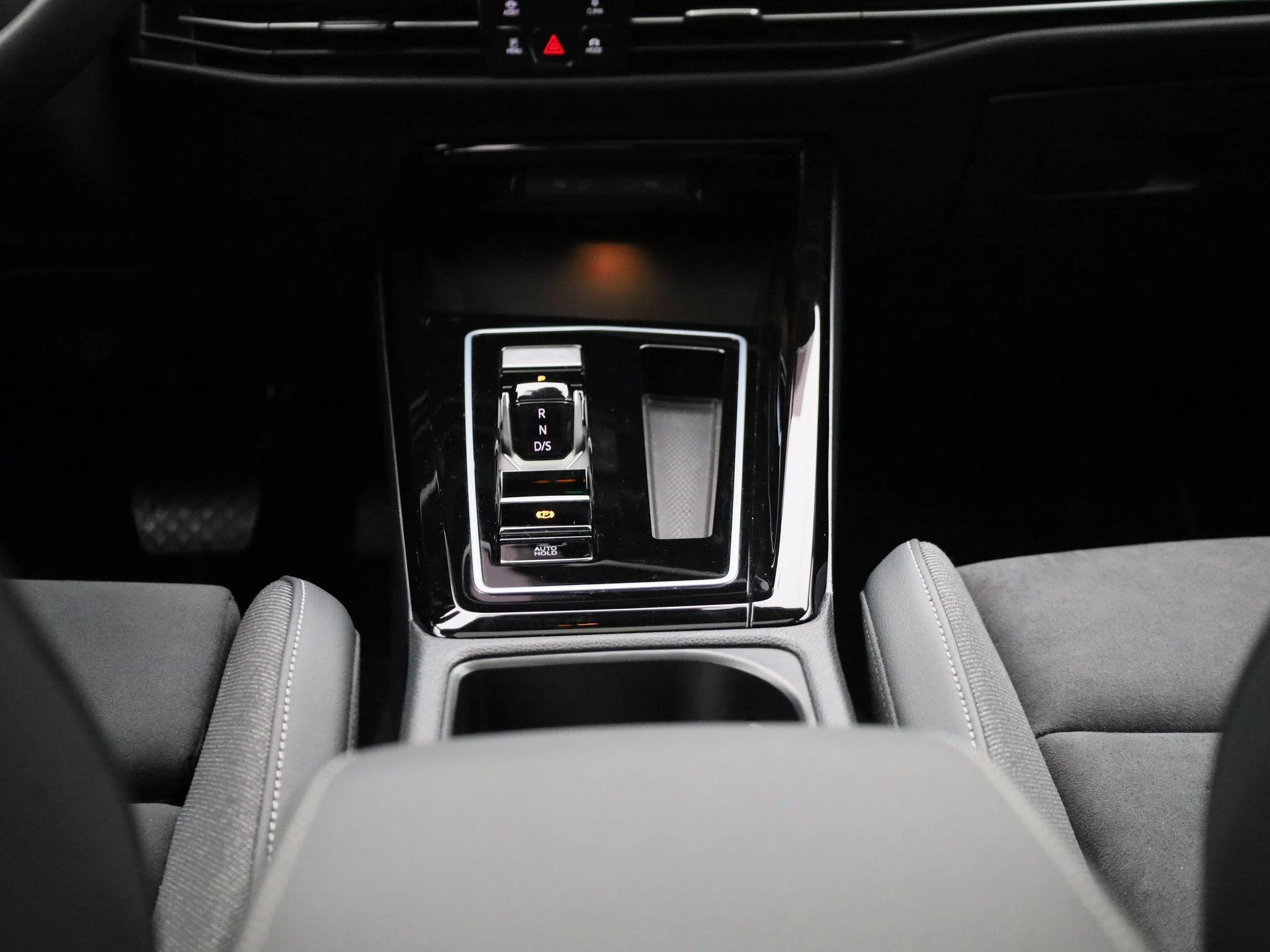 Volkswagen-Golf-image-9