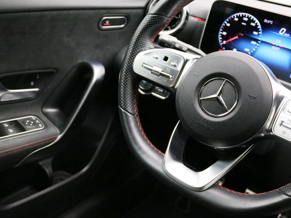 Mercedes-Benz-A-Klasse-image-5