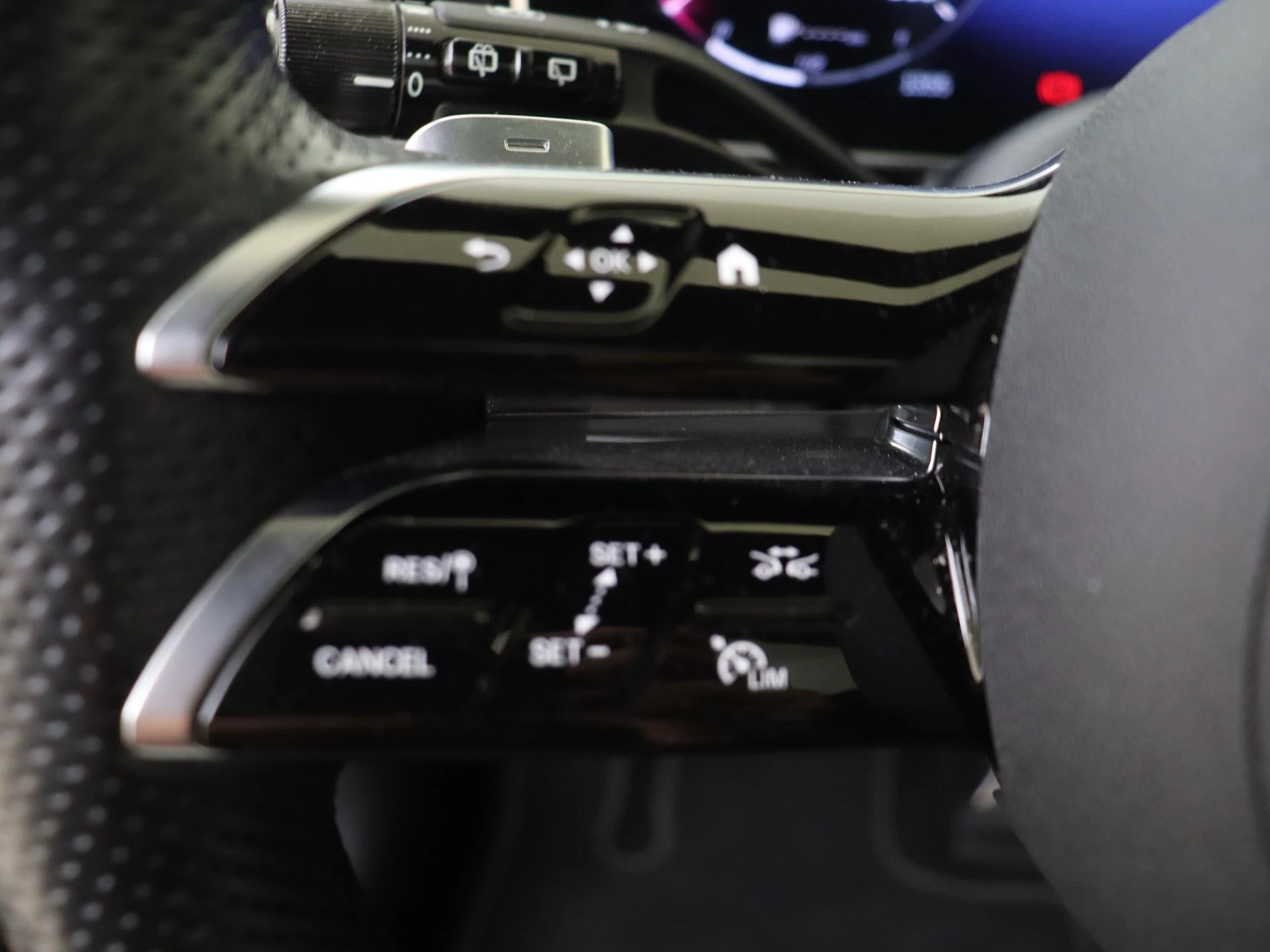 Mercedes-Benz-GLC-image-11