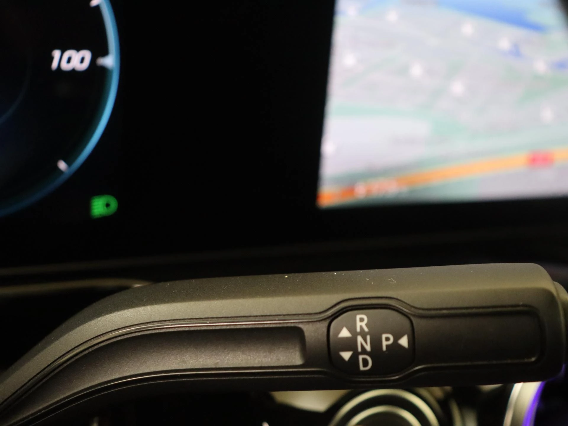 Mercedes-Benz-EQA-image-12