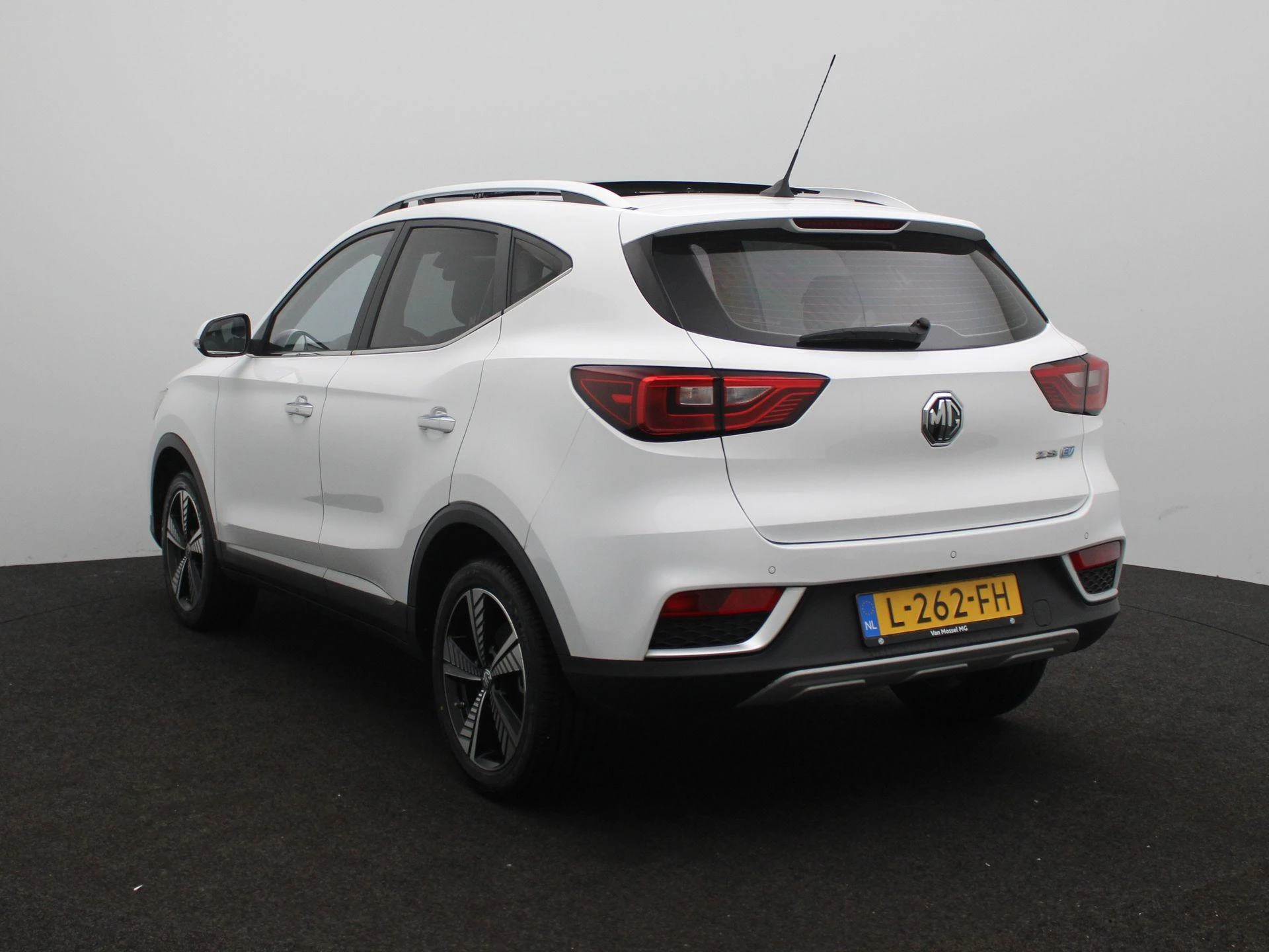 MG-ZS EV-image-1