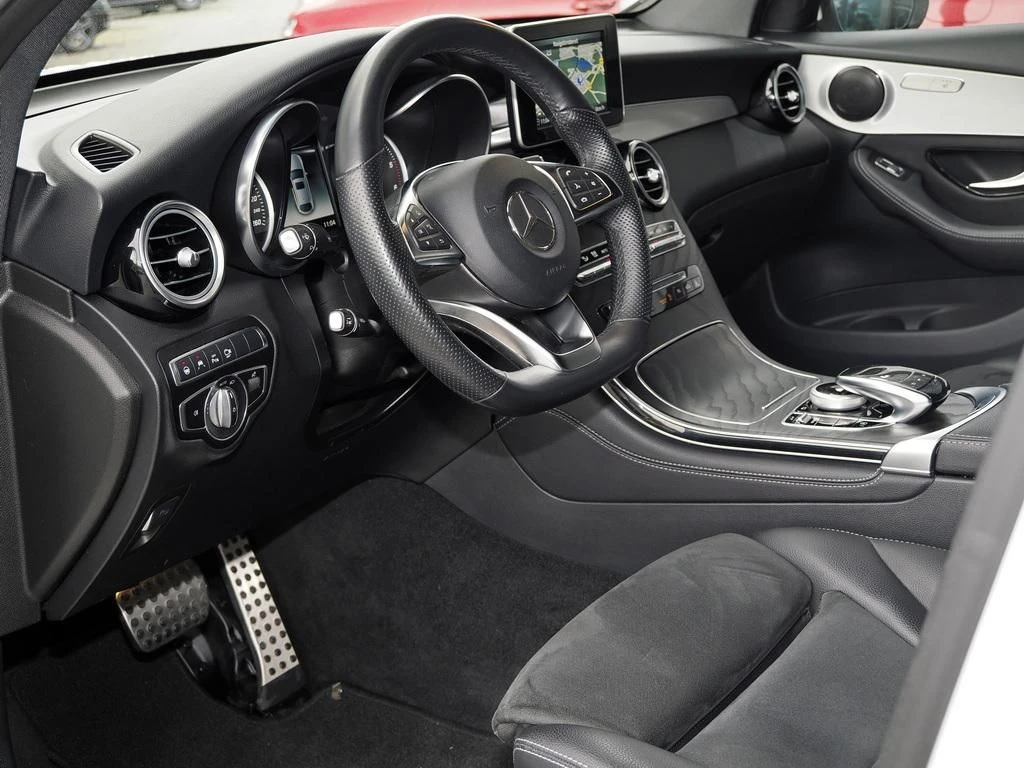 Mercedes-Benz-GLC 220 d-image-8