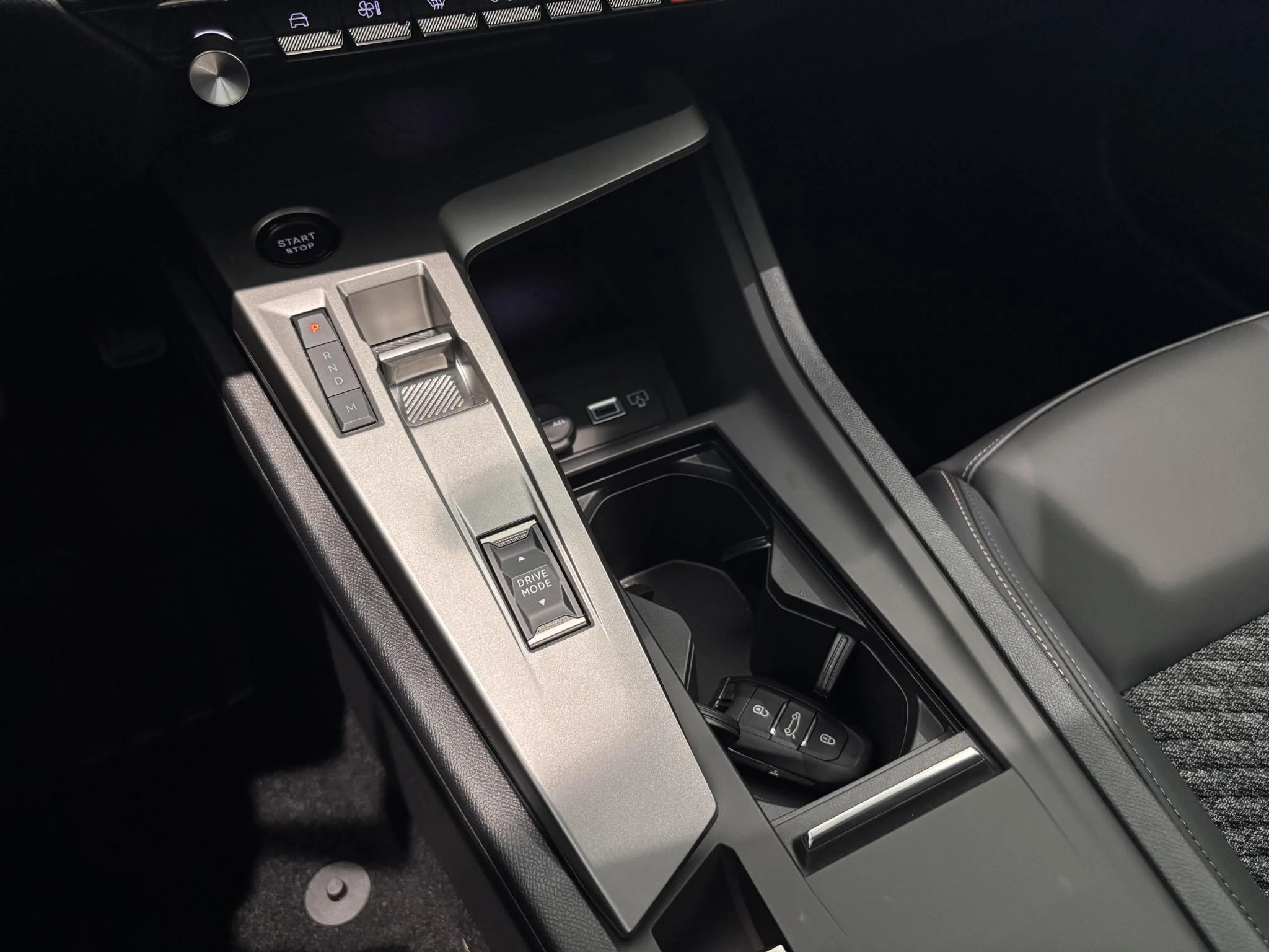 Peugeot 408 1.2 Allure Hybrid 145