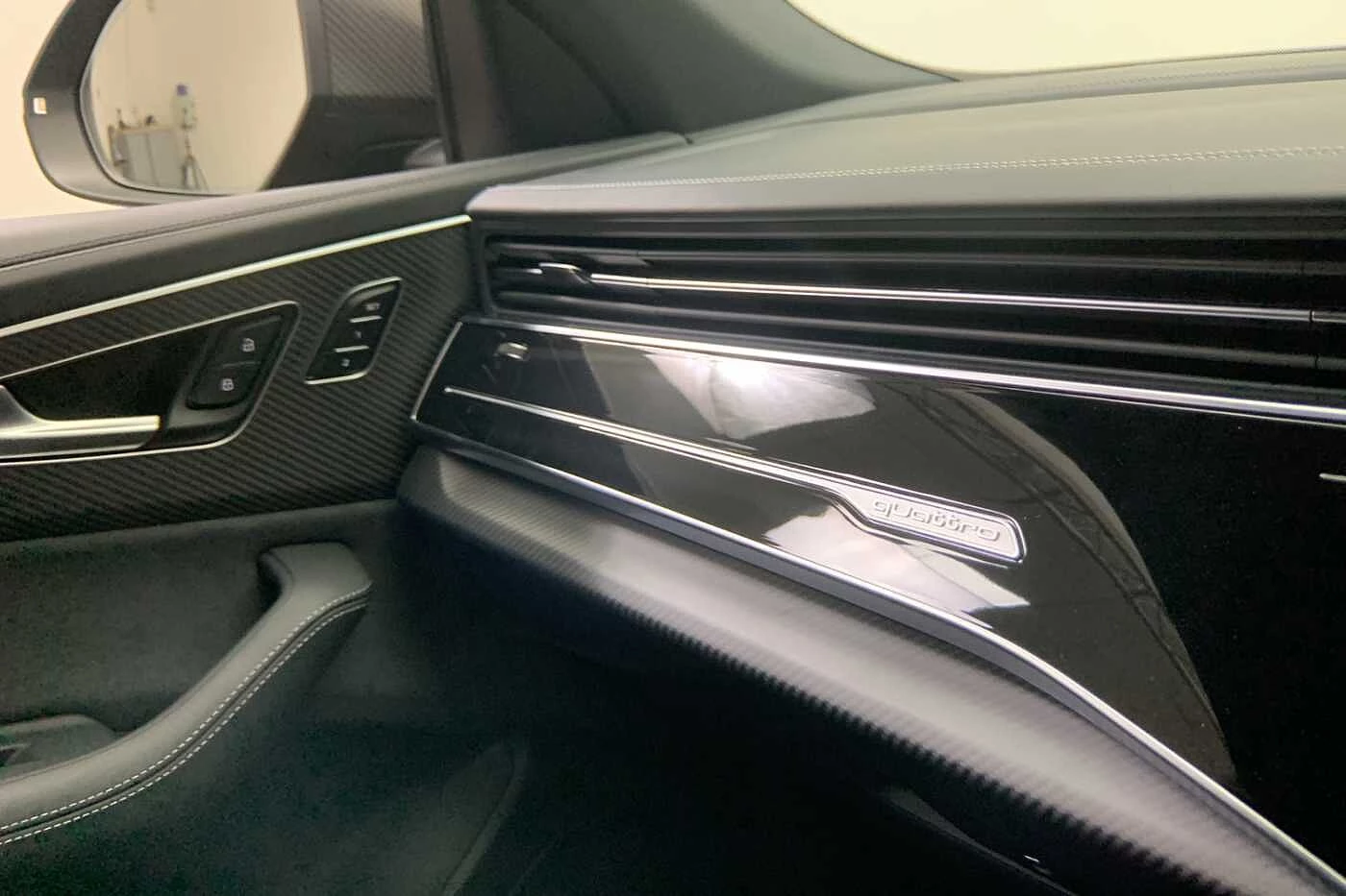 Audi-RSQ8-image-16