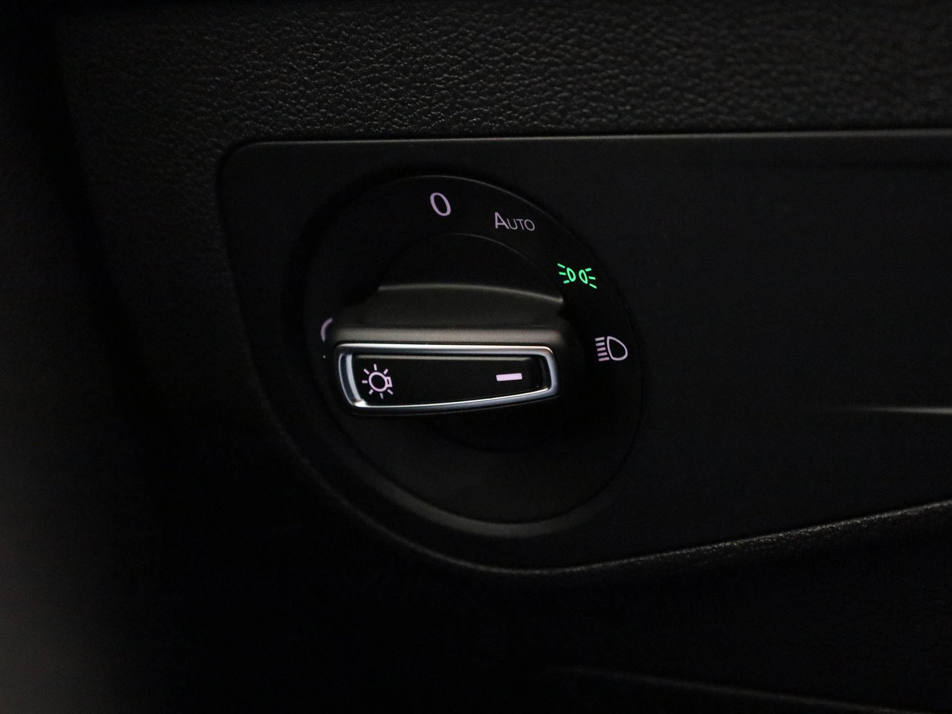 Volkswagen-Tiguan-image-25