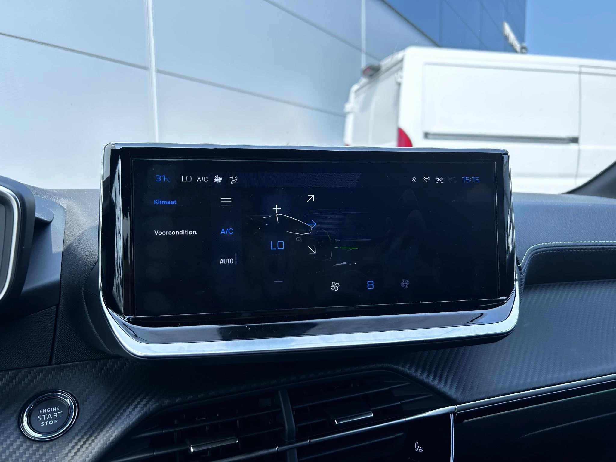 Peugeot-e-208-image-16