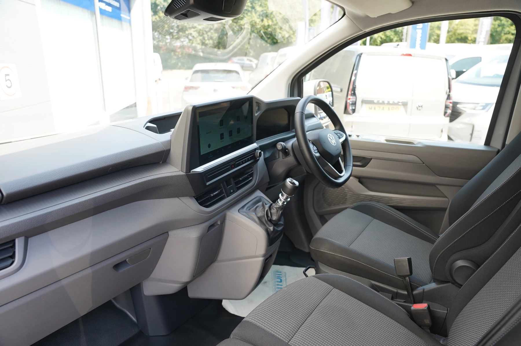 Volkswagen-Transporter-image-1