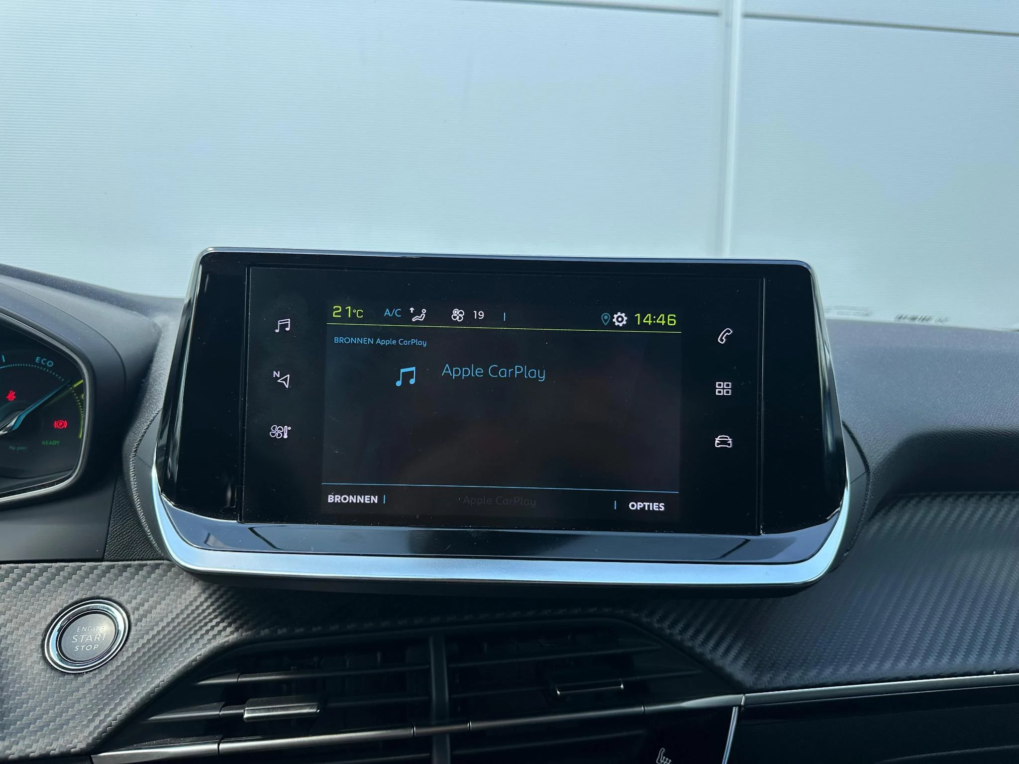 Peugeot-e-208-image-13