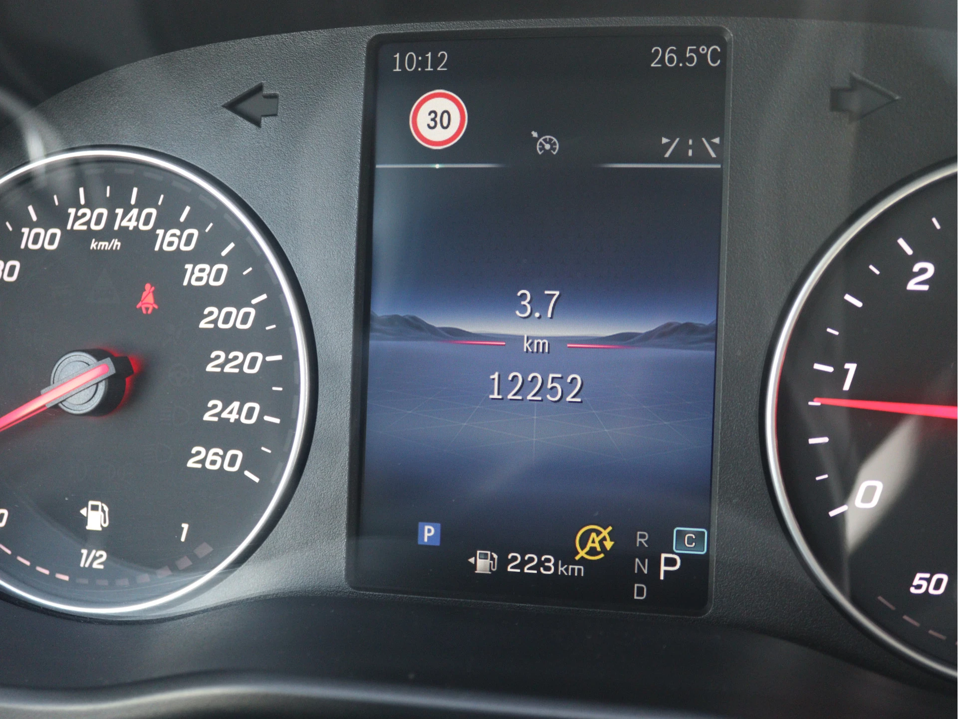 Mercedes-Benz-Vito-image-5