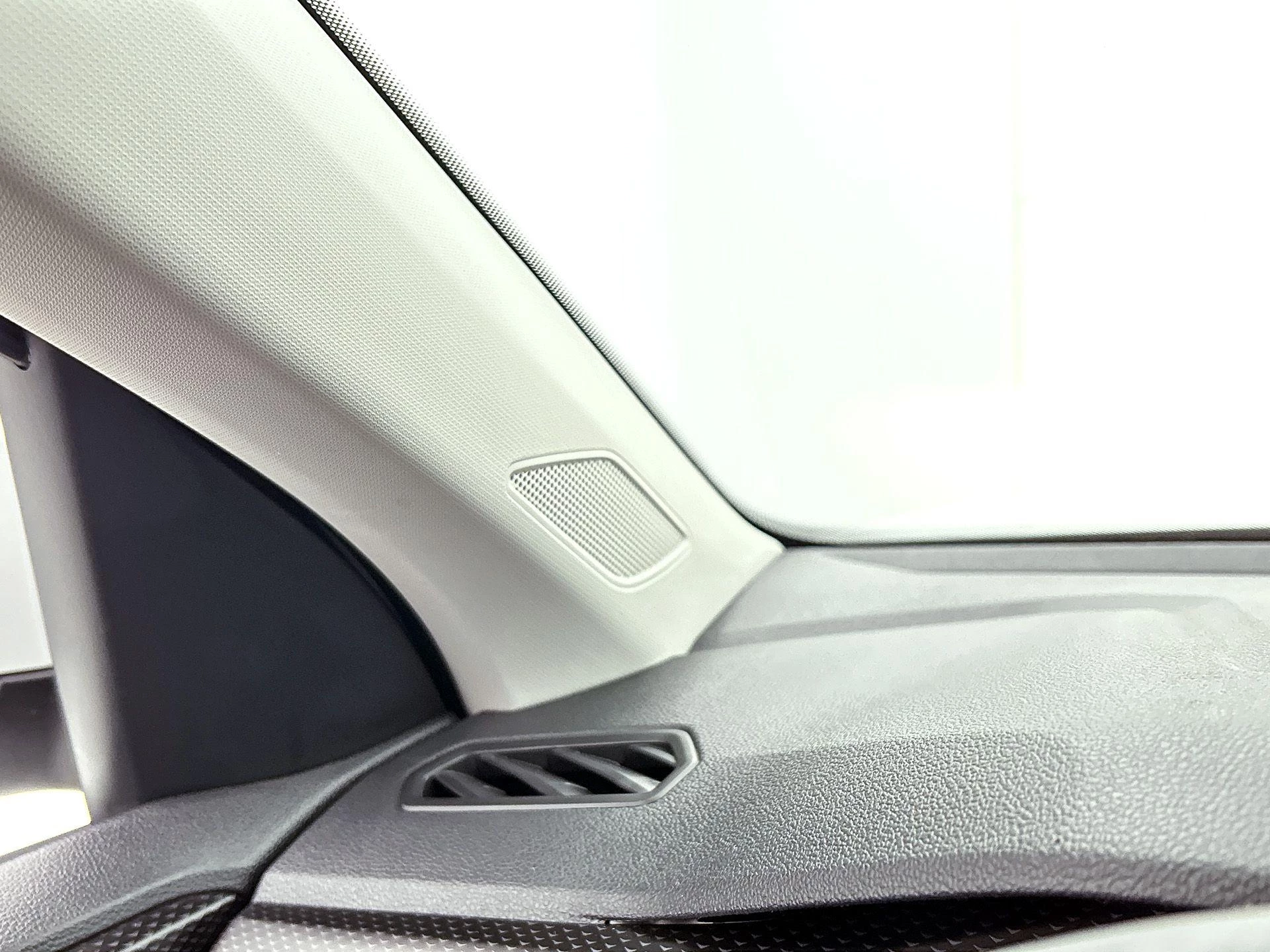 Volkswagen-T-Cross-image-9