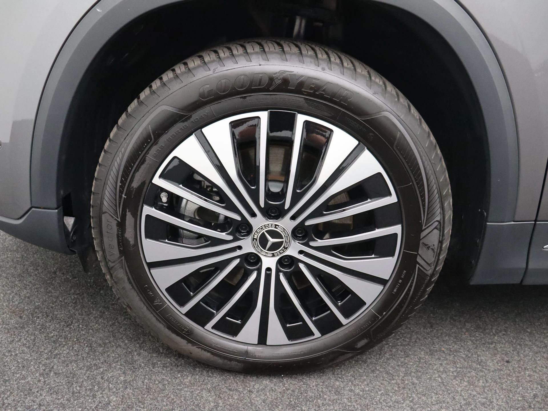 Mercedes-Benz-EQA-image-6
