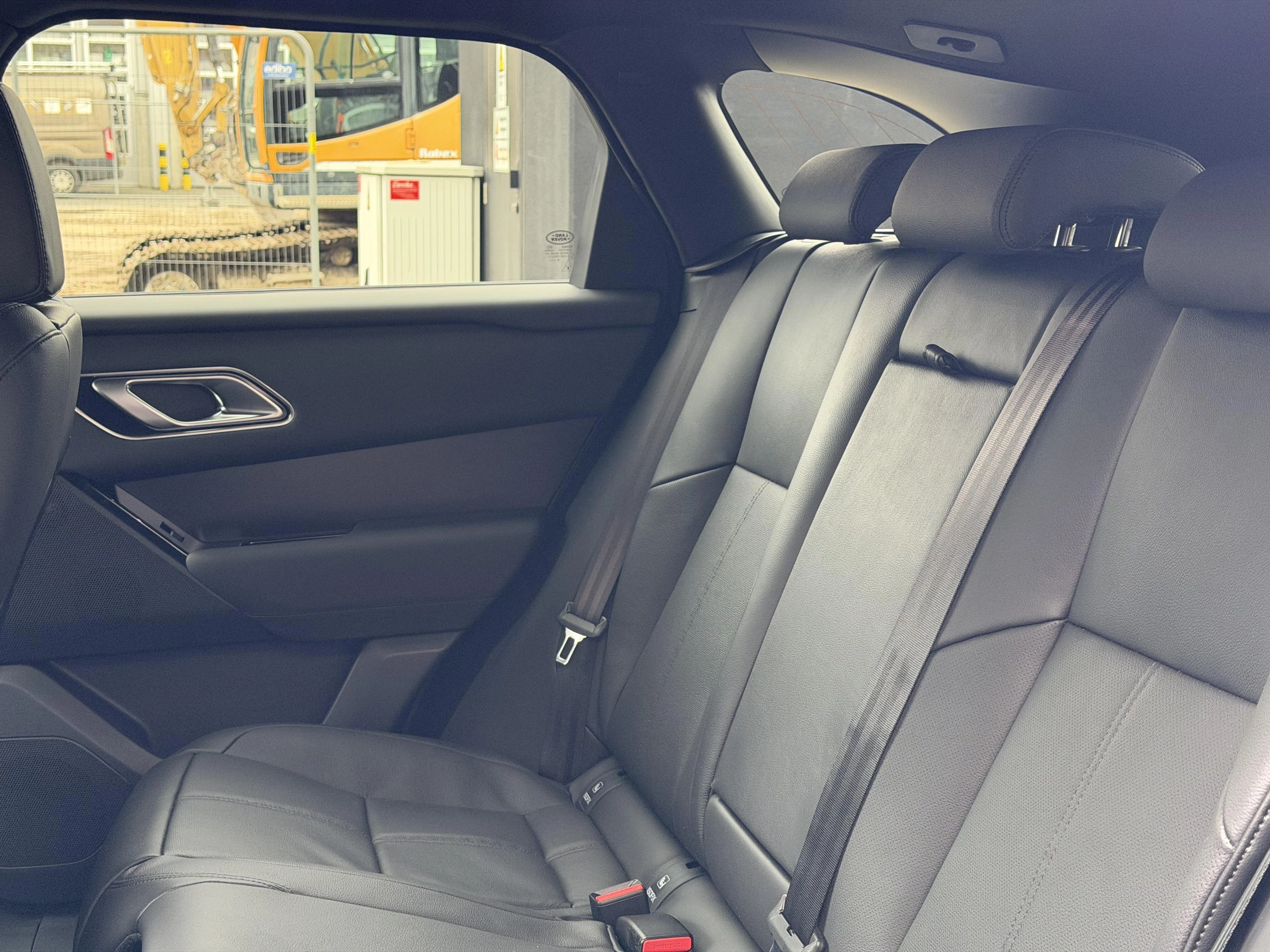 Land Rover Range Rover Velar P400e Dynamic SE AWD Auto. 26.5MY