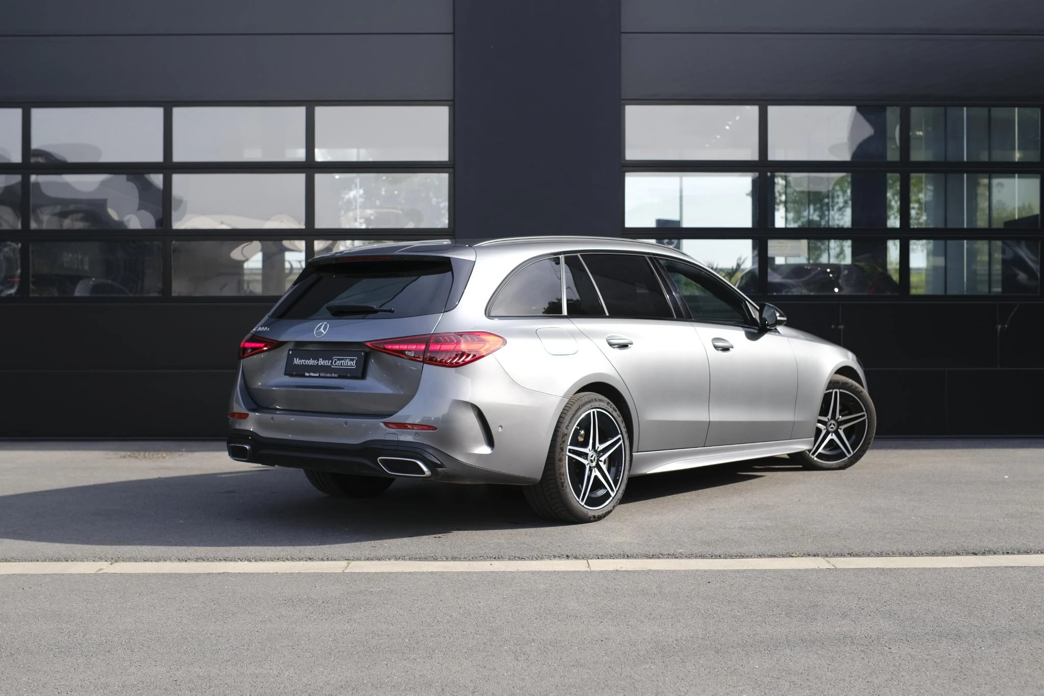 Mercedes-Benz-C-Klasse-image-3