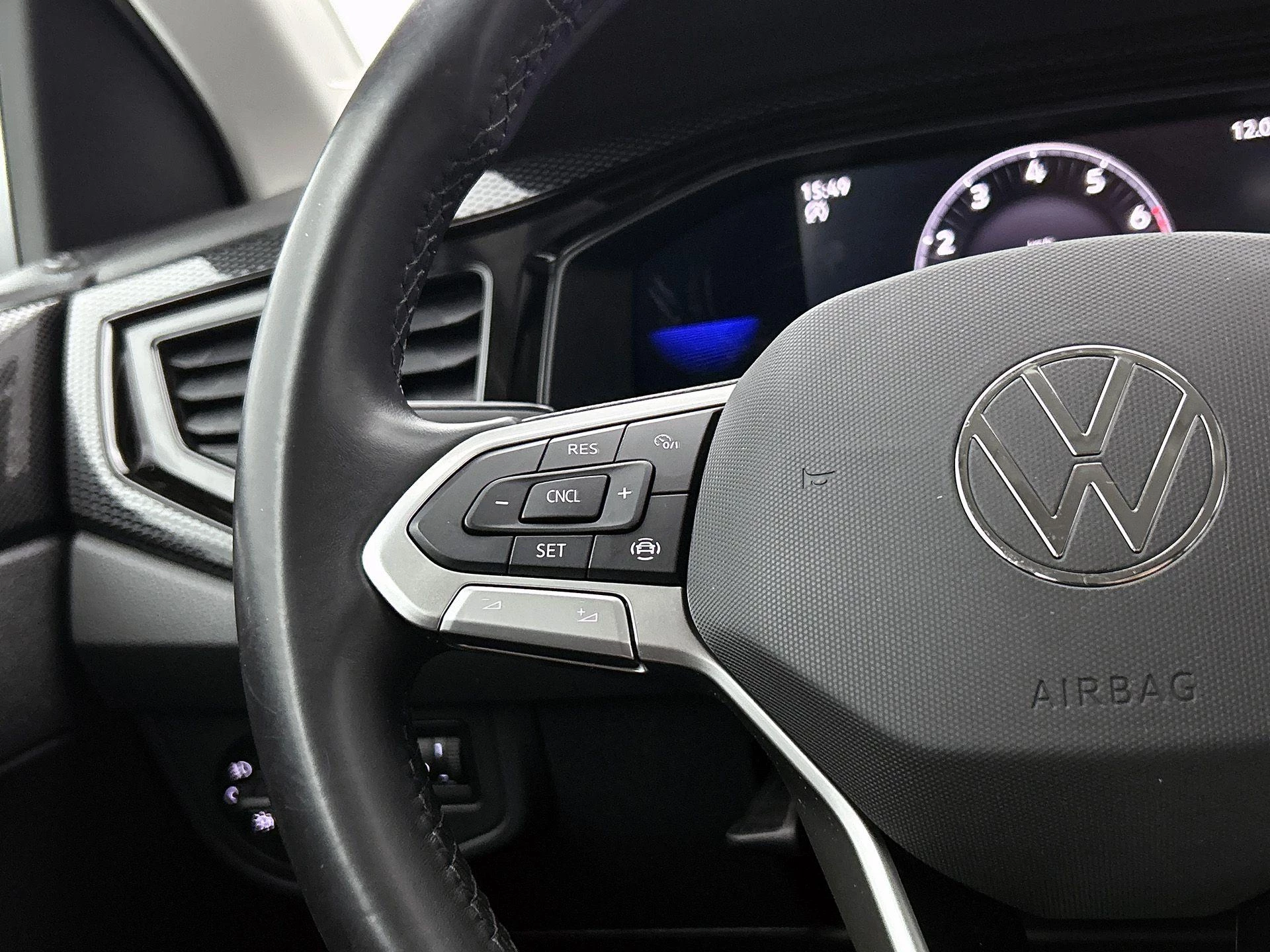 Volkswagen-Polo-image-5