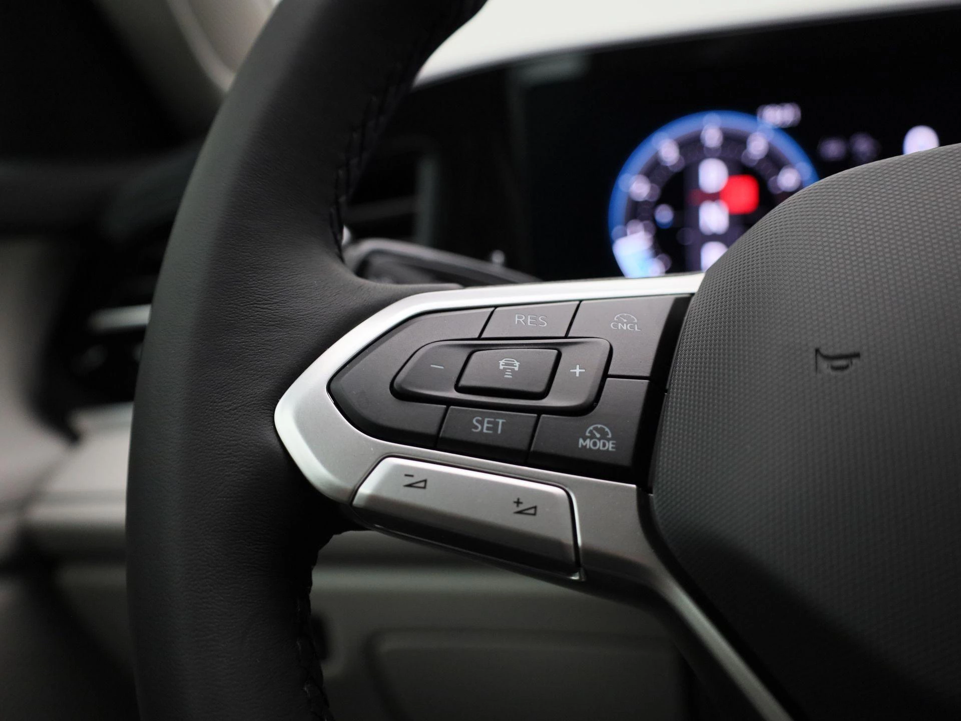 Volkswagen-Passat-image-21