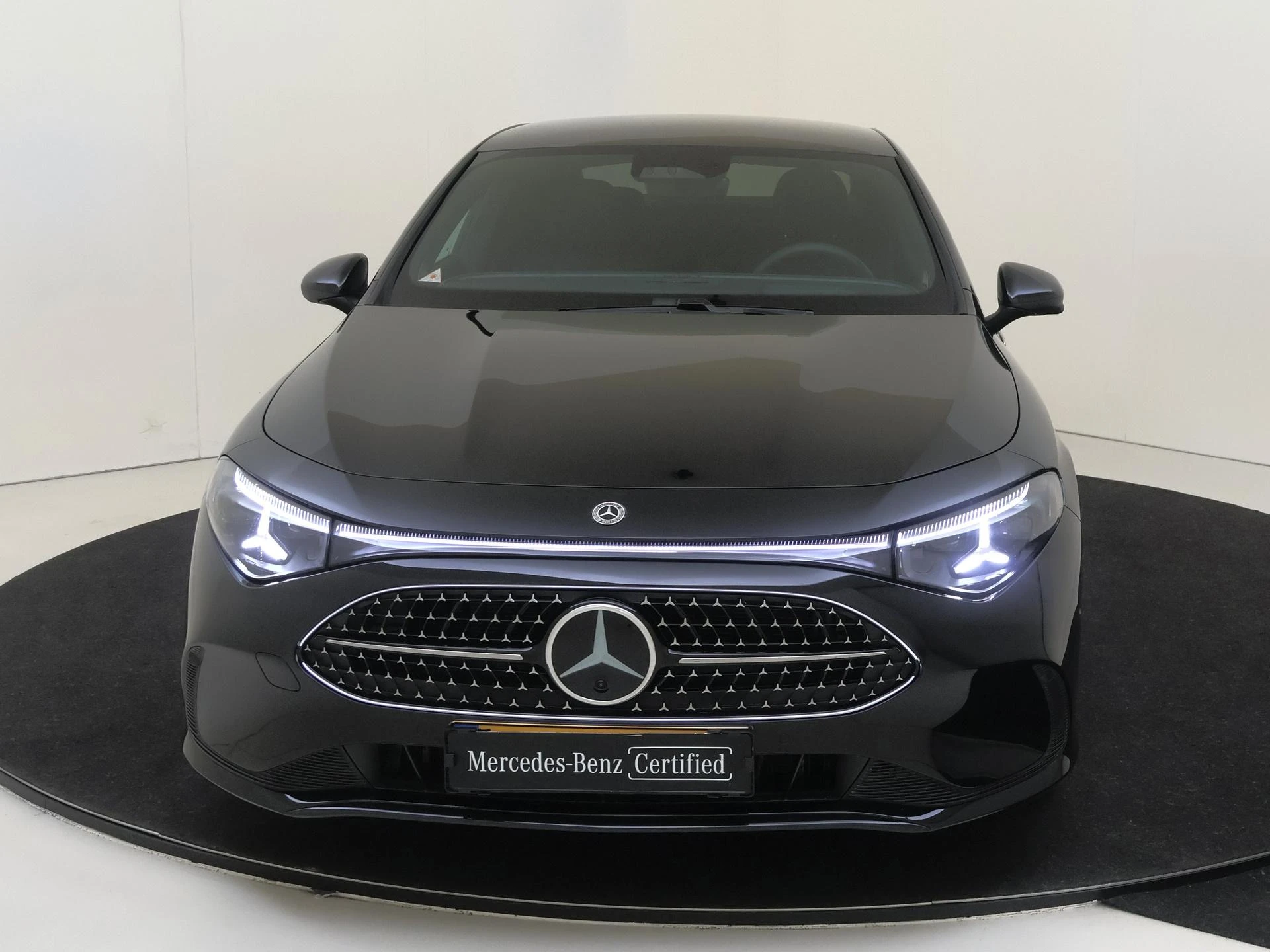 Mercedes-Benz-CLA-image-4