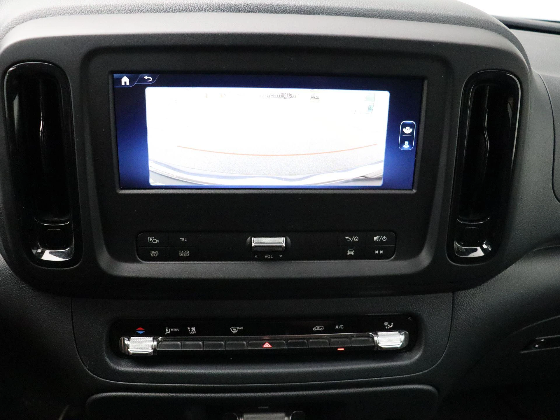 Mercedes-Benz-Vito-image-14