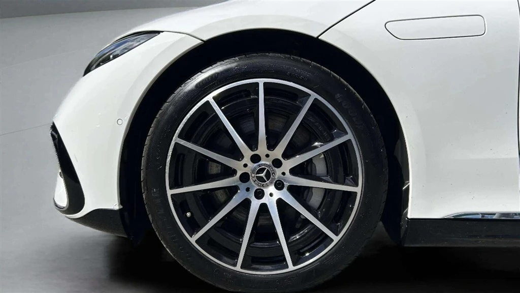 Mercedes-Benz-EQS-image-8