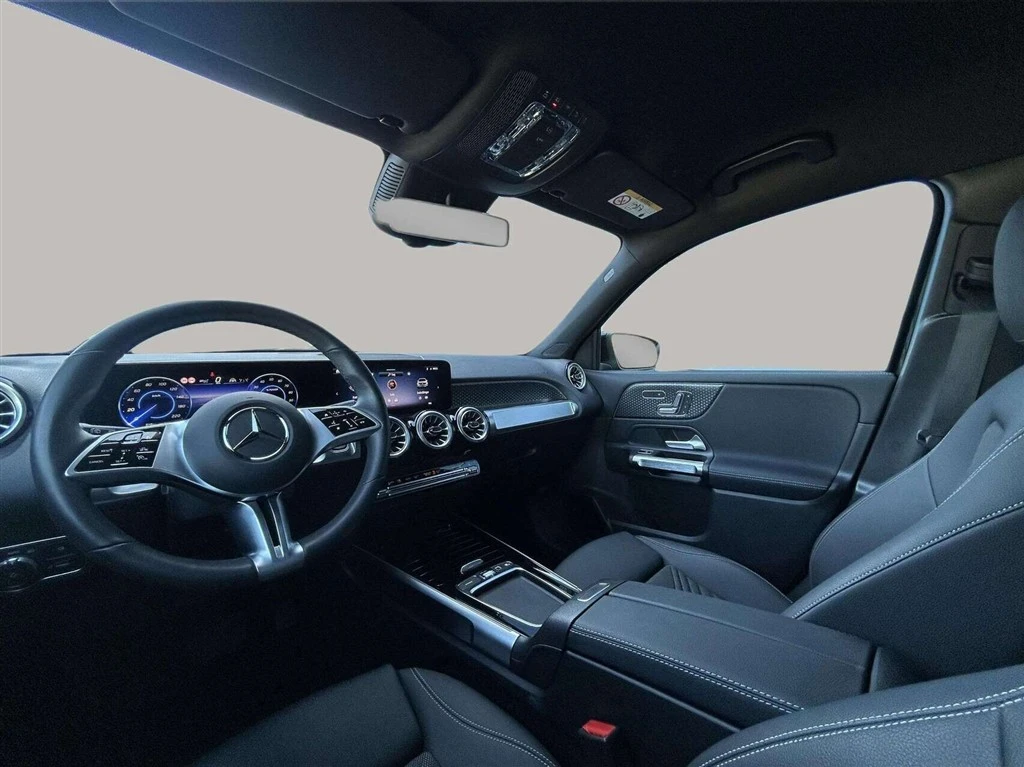 Mercedes-Benz-EQB-image-11