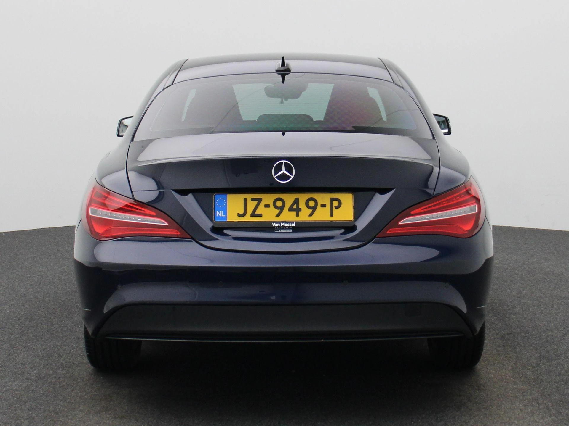 Mercedes-Benz-CLA-image-5