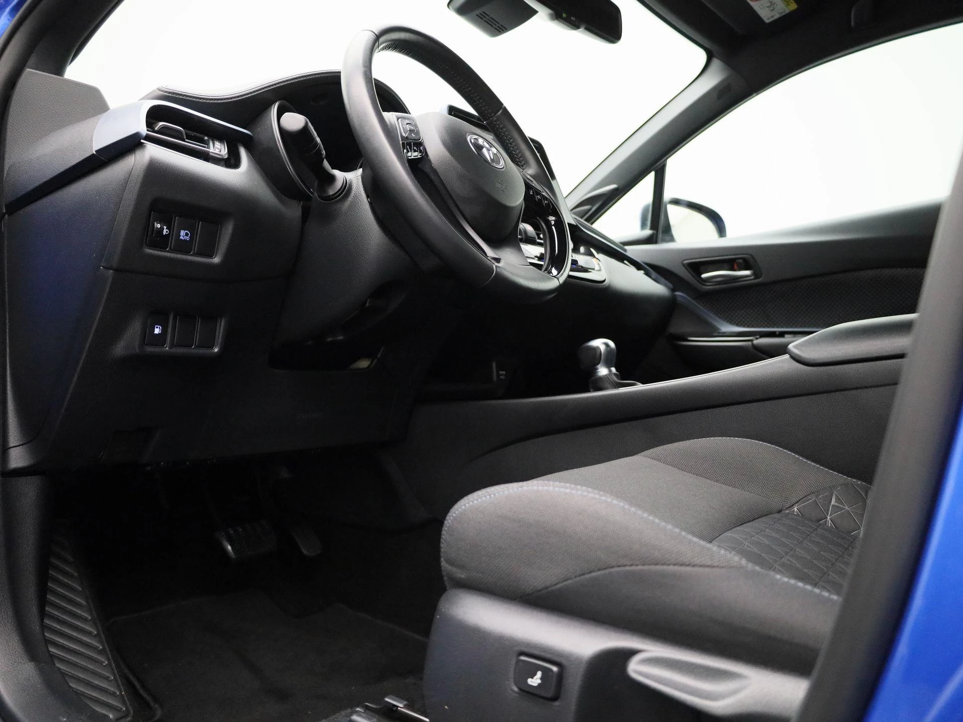 Toyota-C-HR-image-30