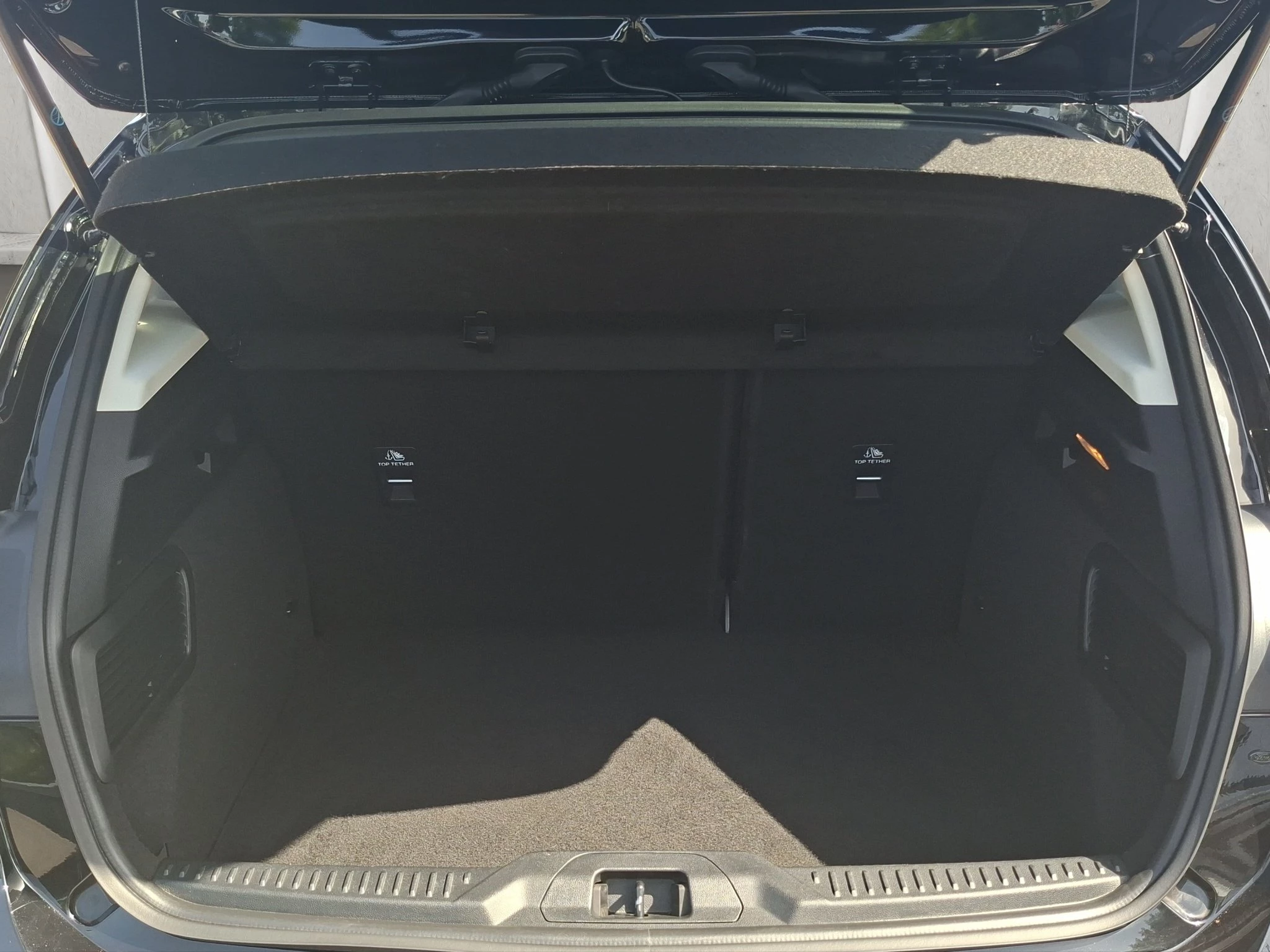Ford Focus Cool & Connect 1.5 EB Aut. | LED | AHK | Pano | RFK | SHZ | Navi