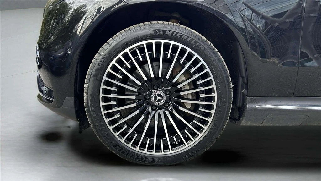Mercedes-Benz-EQC-image-8