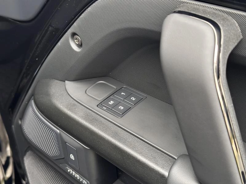 Land Rover Defender 110 P635 OCTA Black Edition AWD Auto. 26MY