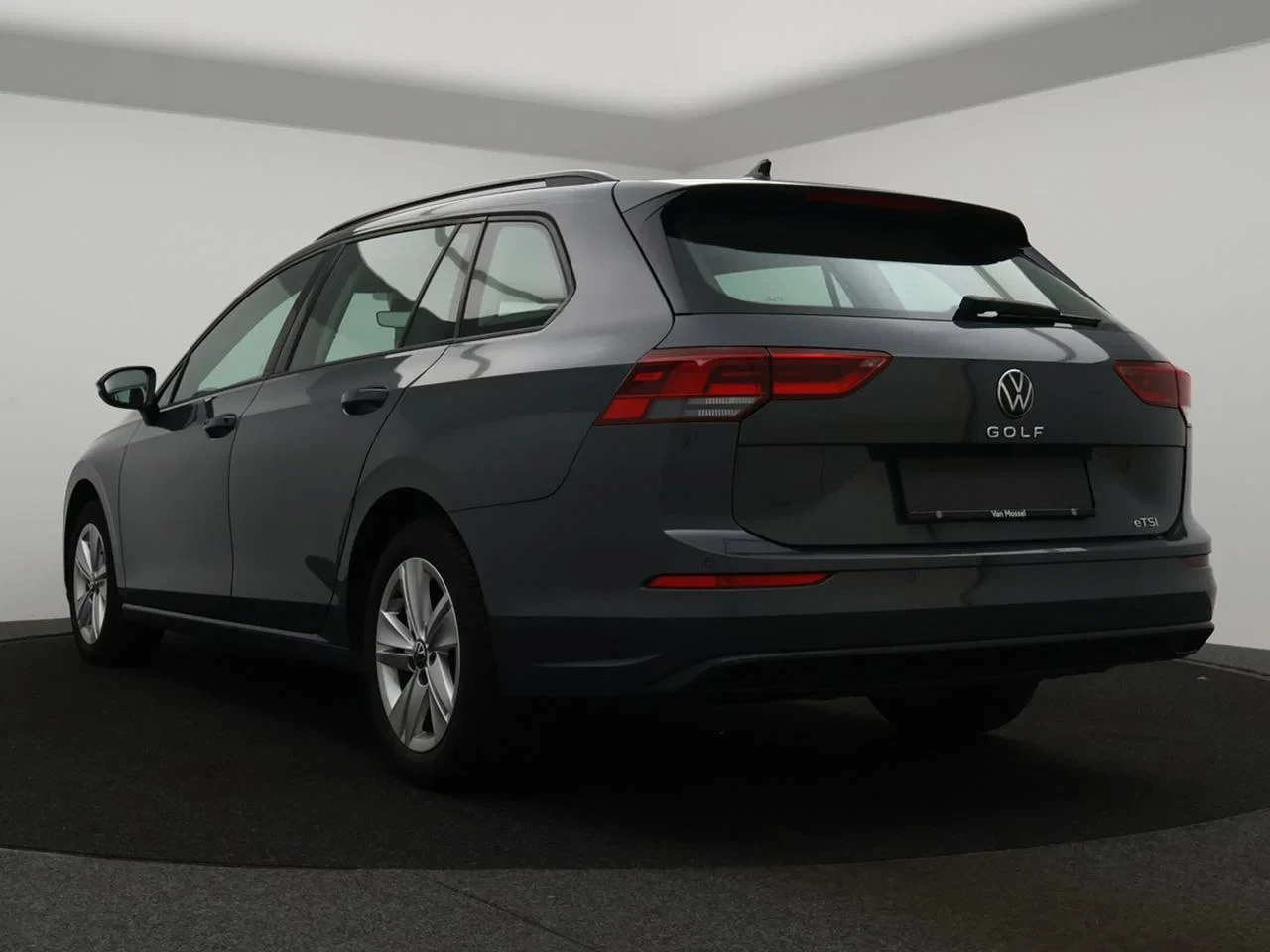 Volkswagen-Golf-image-1