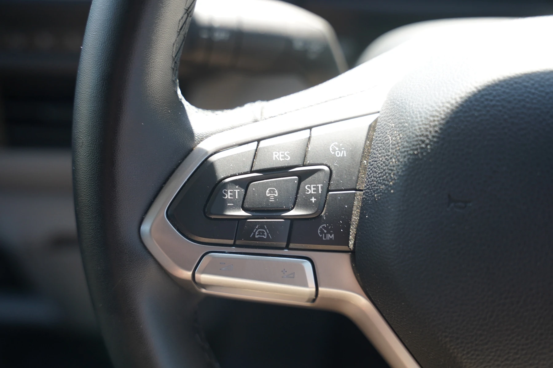 Volkswagen-Transporter-image-15
