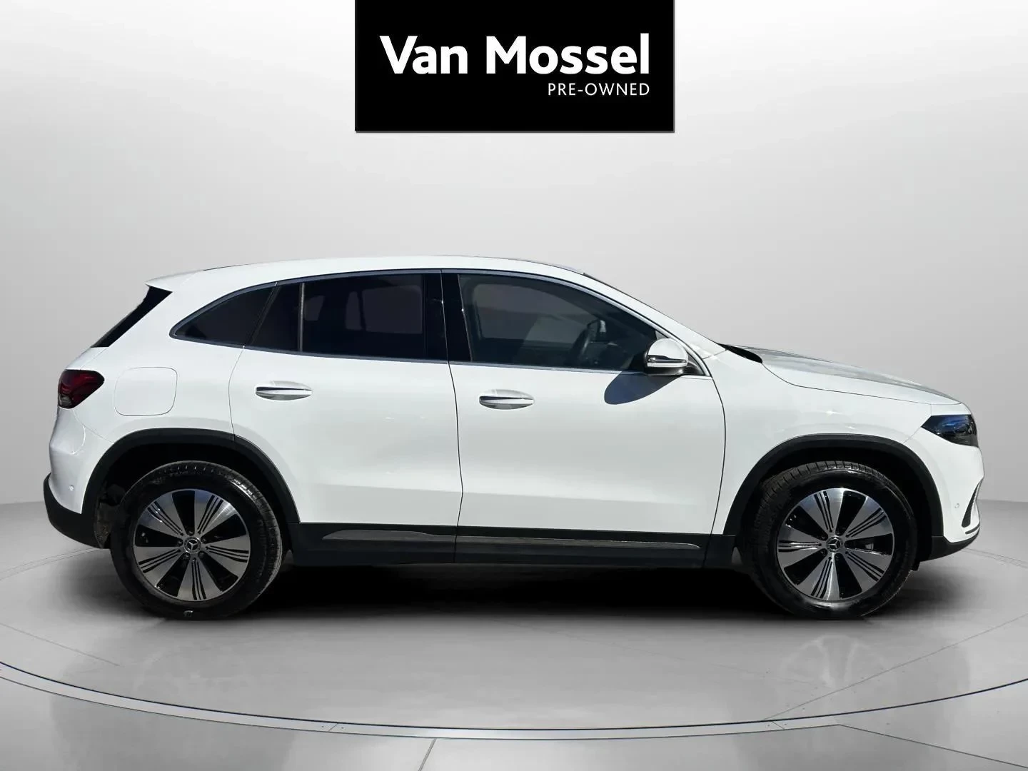 Mercedes-Benz-EQA-image-3