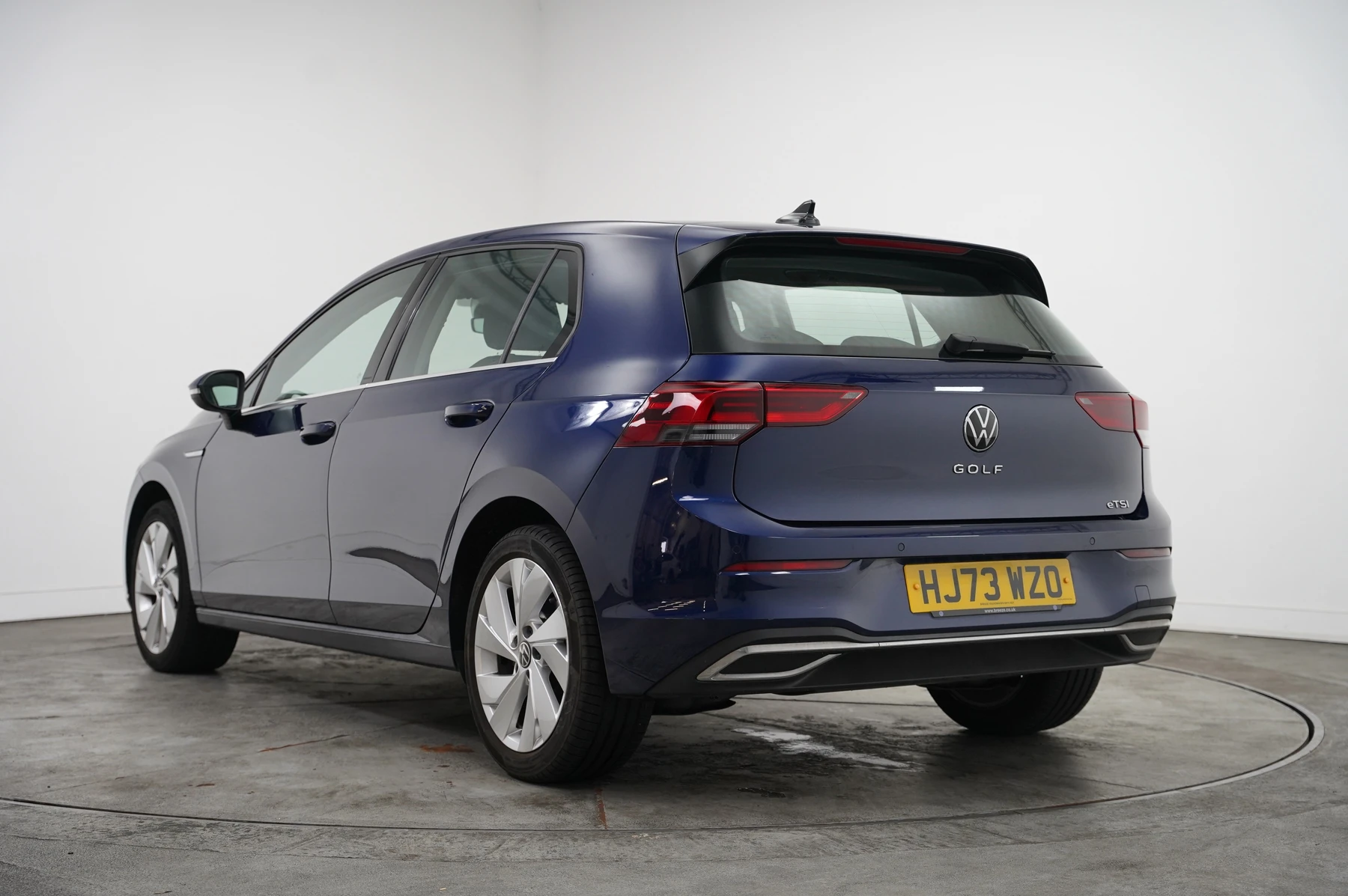 Volkswagen-Golf-image-2