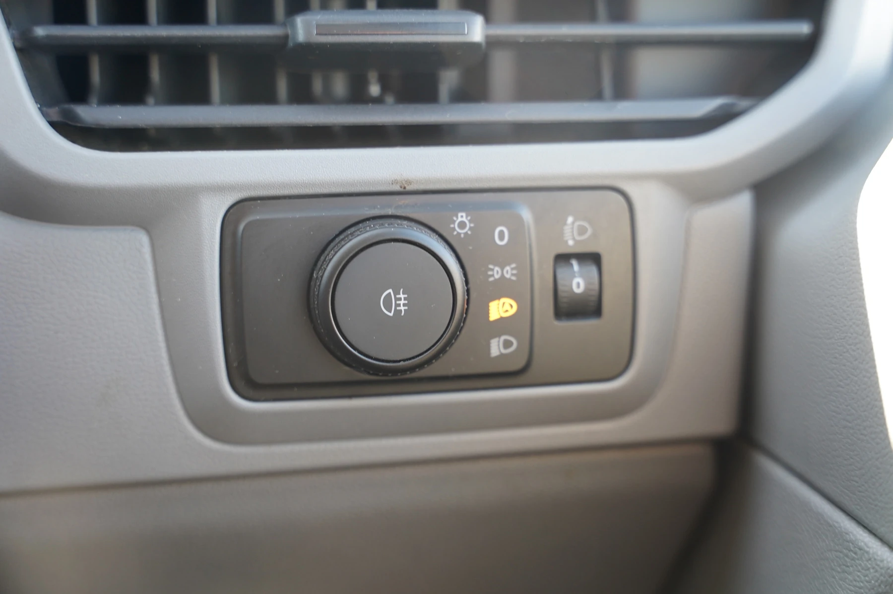 Volkswagen-Transporter-image-11