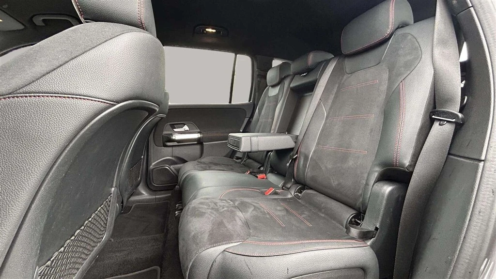 Mercedes-Benz-EQB-image-20