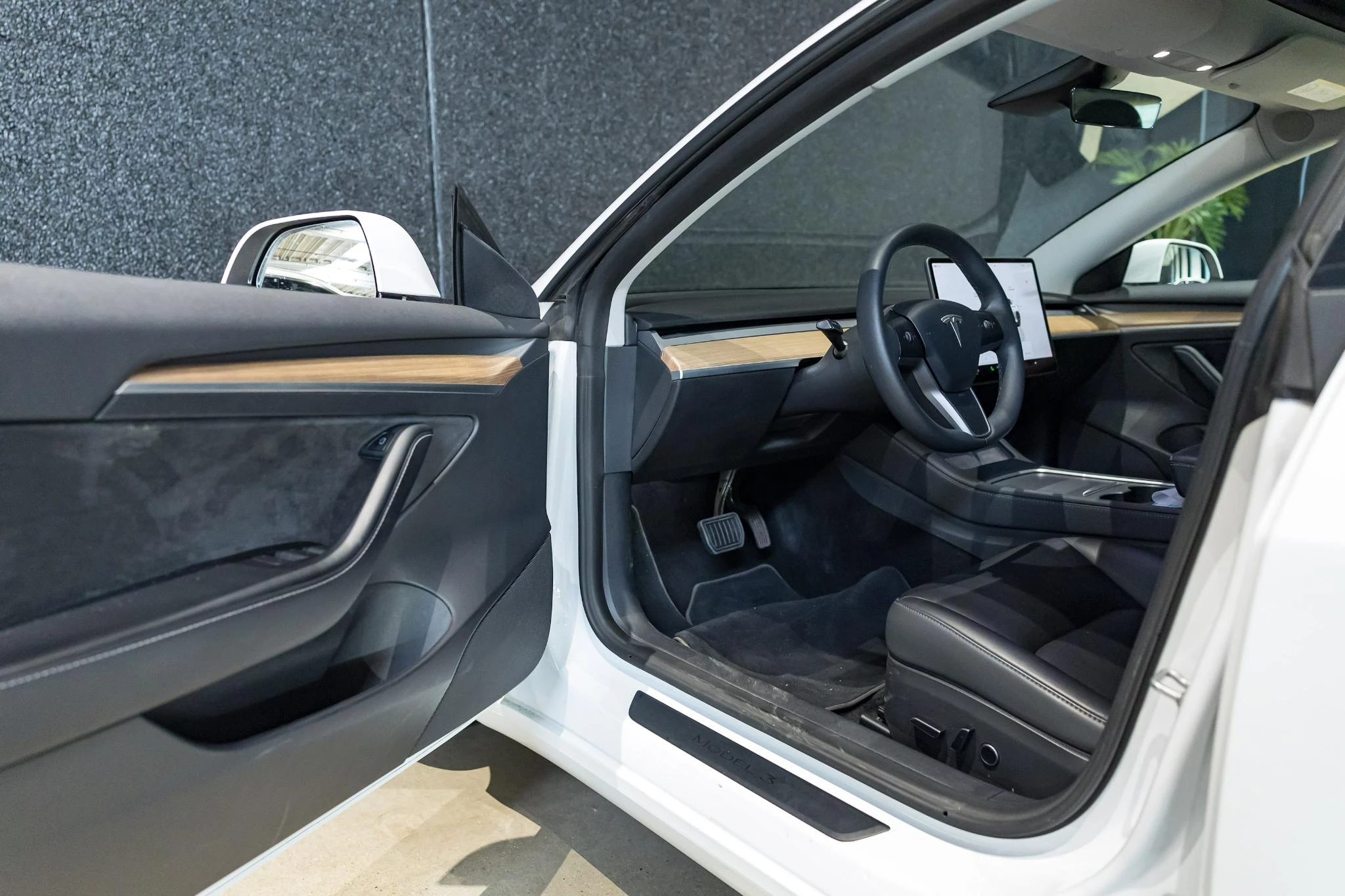 Tesla-Model 3-image-25
