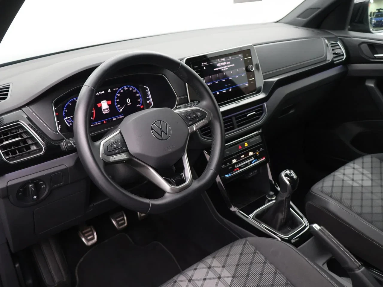 Volkswagen-T-Cross-image-12